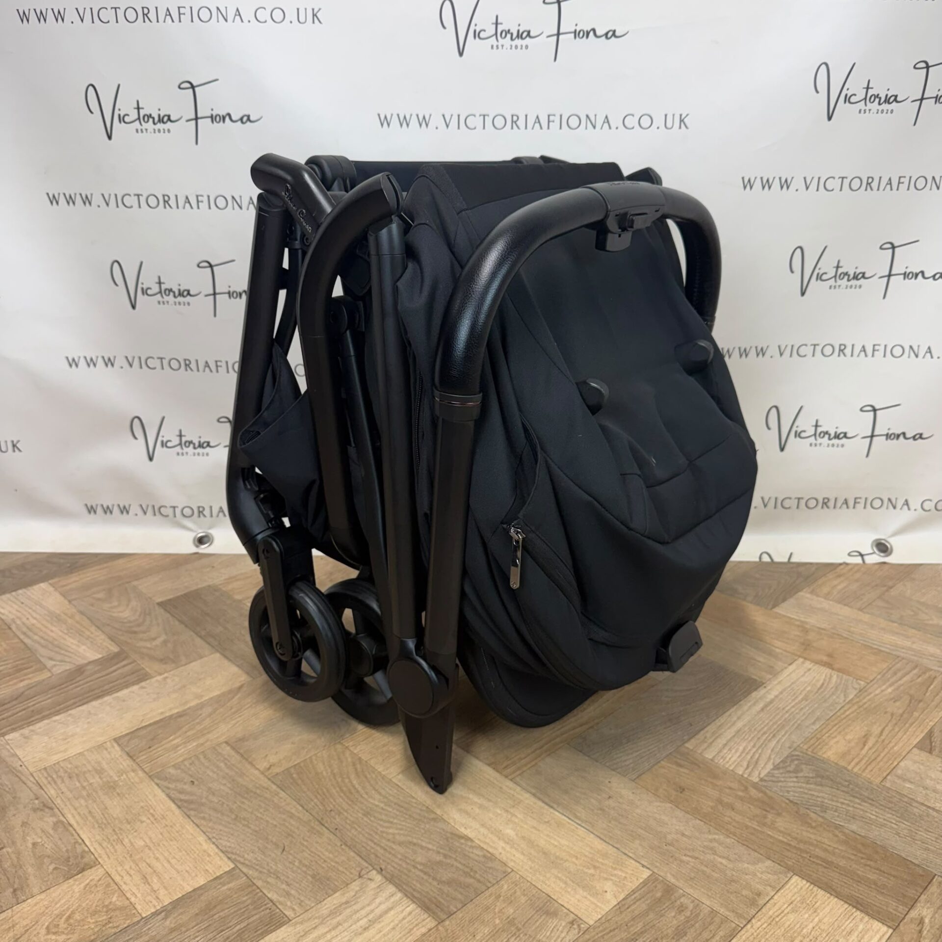 PRELOVED Silver Cross Nia - Cabin Approved Compact Stroller with Carrycot - Black - Image 5