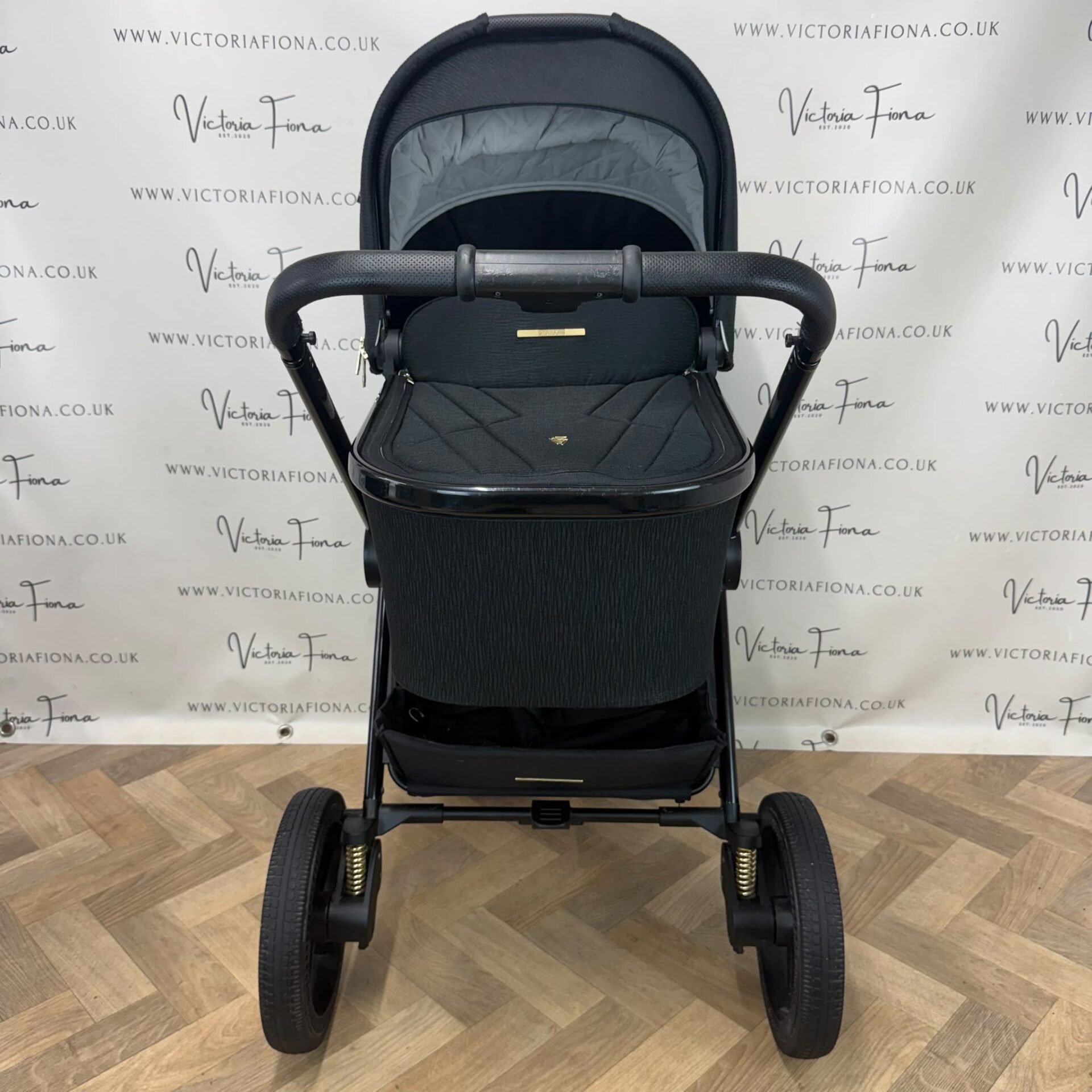 PRELOVED Venicci Tinum Upline Carrycot & Pushchair - All Black - Image 3