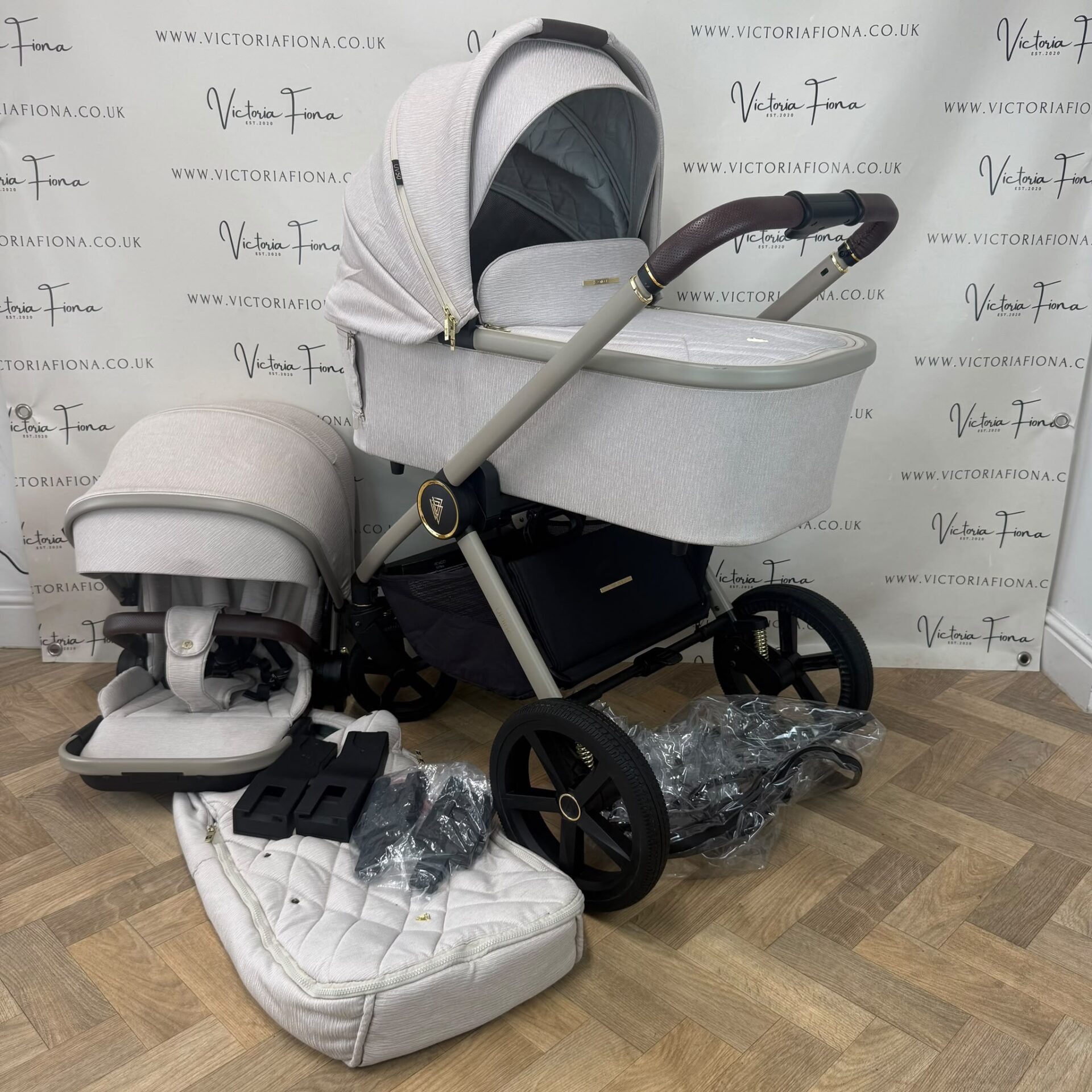 PRELOVED Venicci Tinum Upline Carrycot & Pushchair - Stone