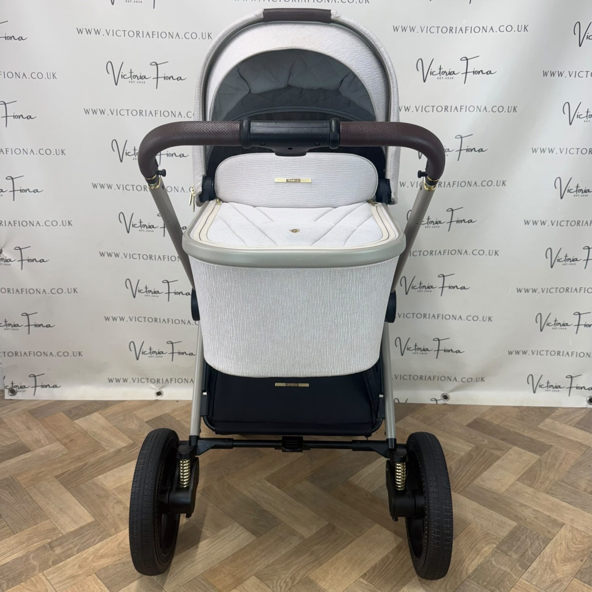 PRELOVED Venicci Tinum Upline Carrycot & Pushchair - Stone - Image 4