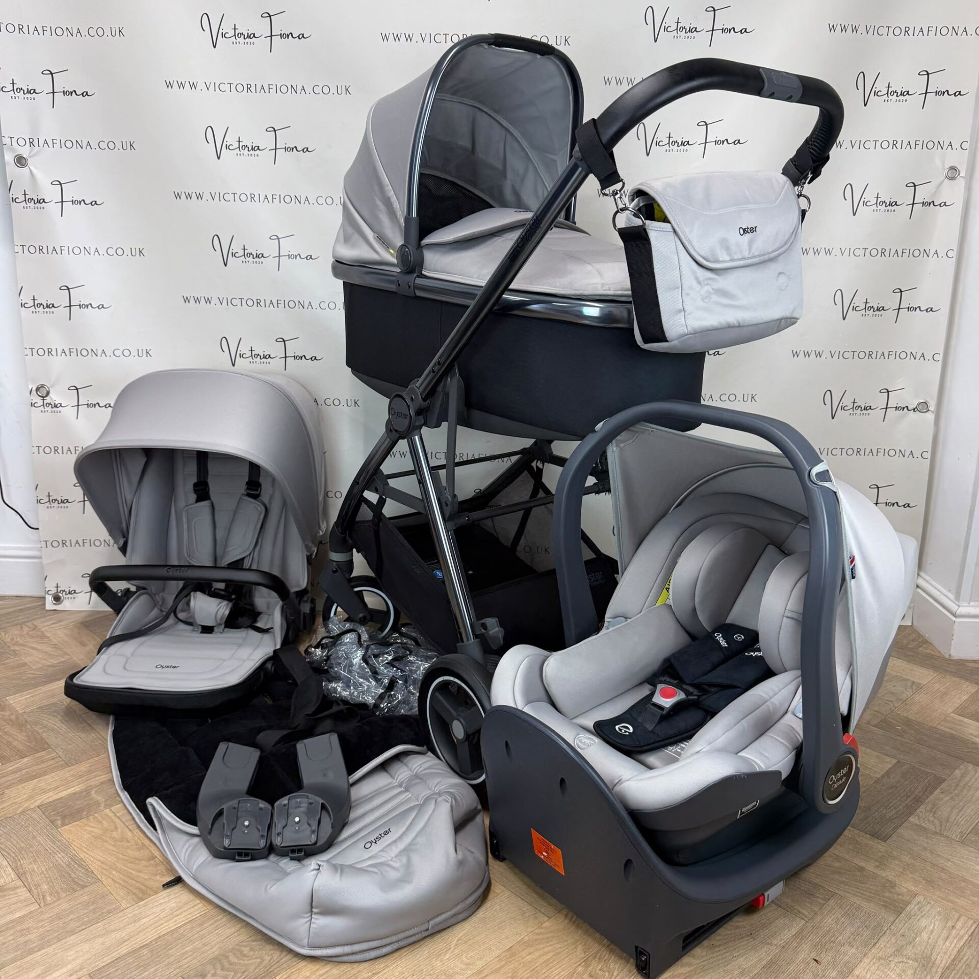 PRELOVED Babystyle Oyster Gravity+ Carrycot & Pushchair with Car Seat & Isofix - Stone