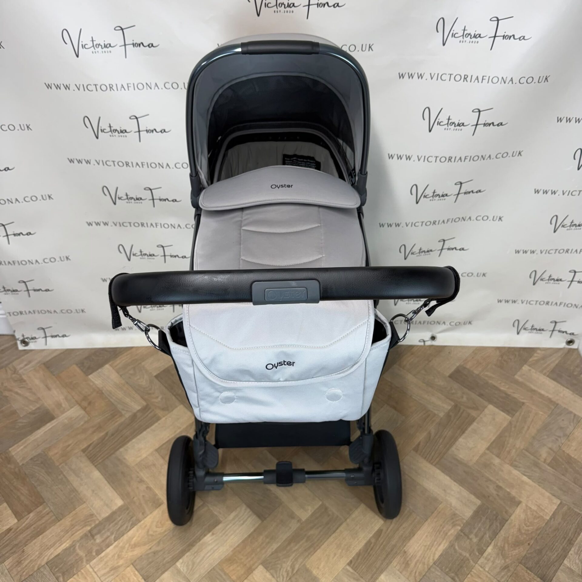 PRELOVED Babystyle Oyster Gravity+ Carrycot & Pushchair with Car Seat & Isofix - Stone - Image 3