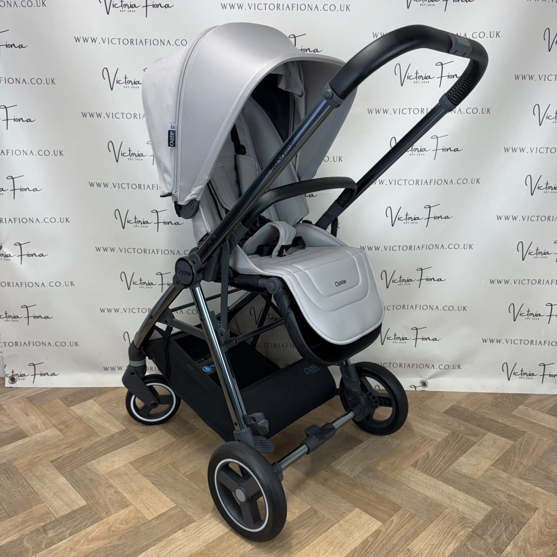 PRELOVED Babystyle Oyster Gravity+ Carrycot & Pushchair with Car Seat & Isofix - Stone - Image 5