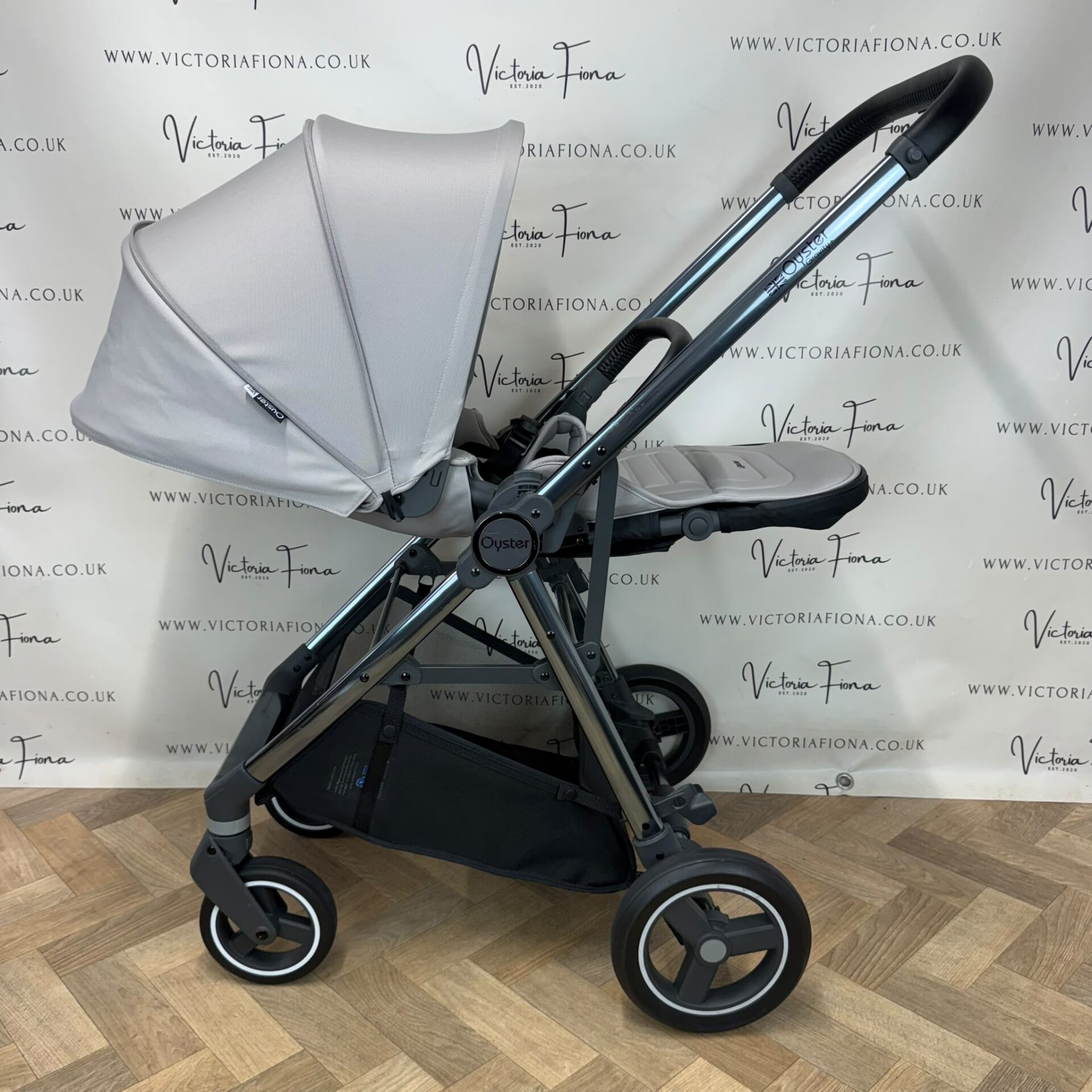 PRELOVED Babystyle Oyster Gravity+ Carrycot & Pushchair with Car Seat & Isofix - Stone - Image 6