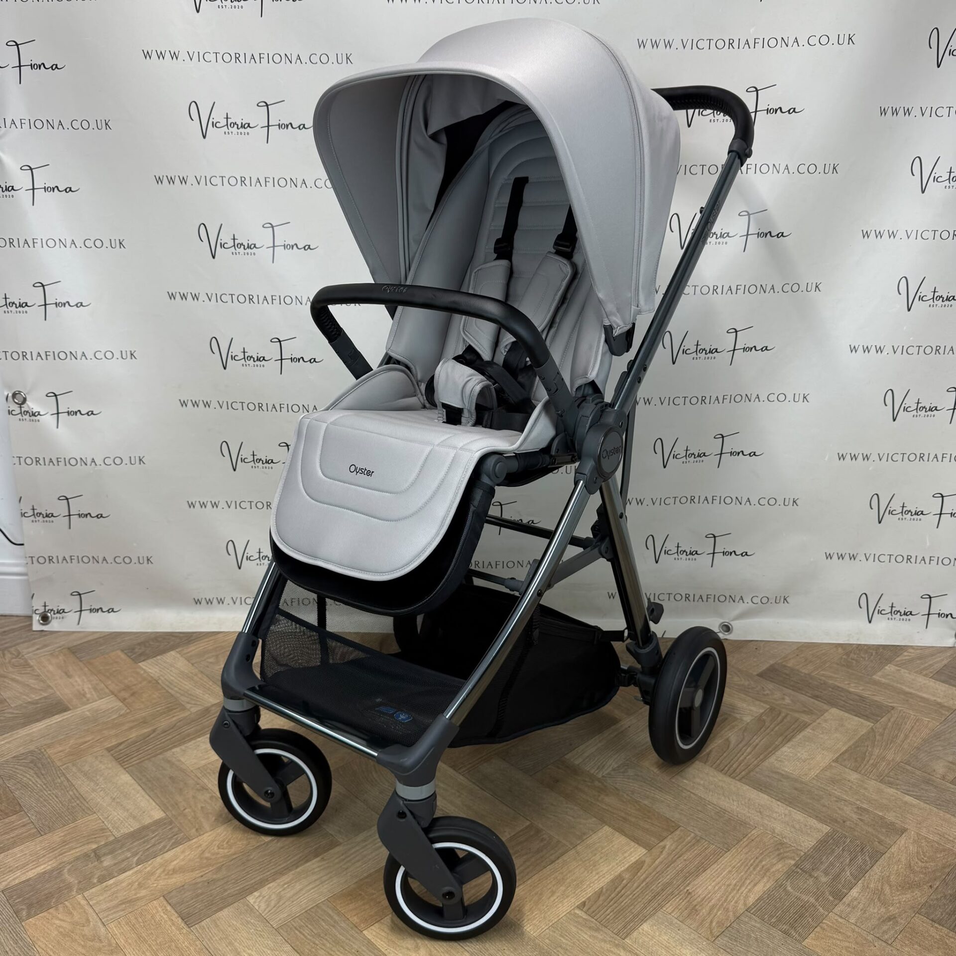 PRELOVED Babystyle Oyster Gravity+ Carrycot & Pushchair with Car Seat & Isofix - Stone - Image 8