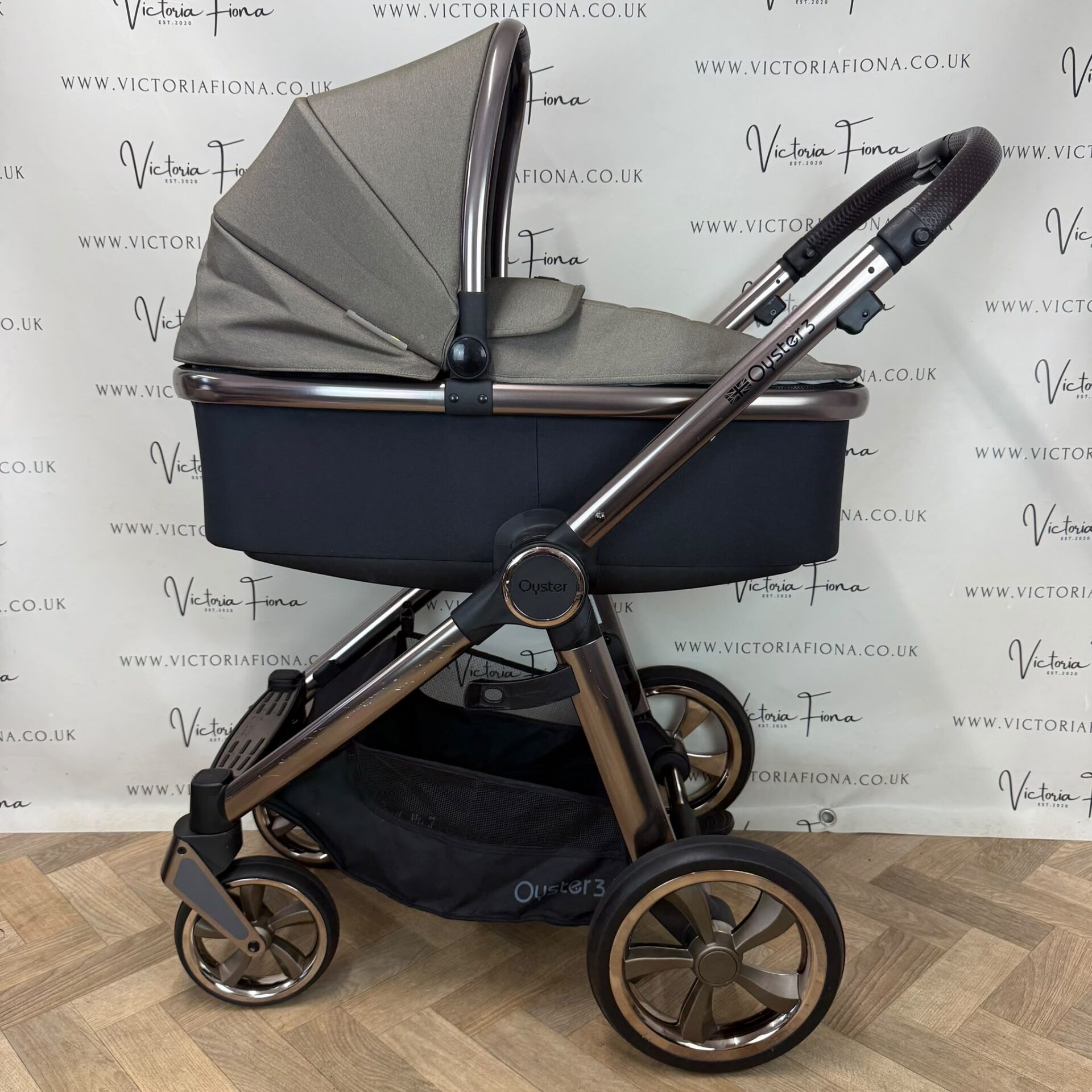 PRELOVED Babystyle Oyster 3 Pushchair & Carrycot with Car Seat & Isofix - Mink - Image 2