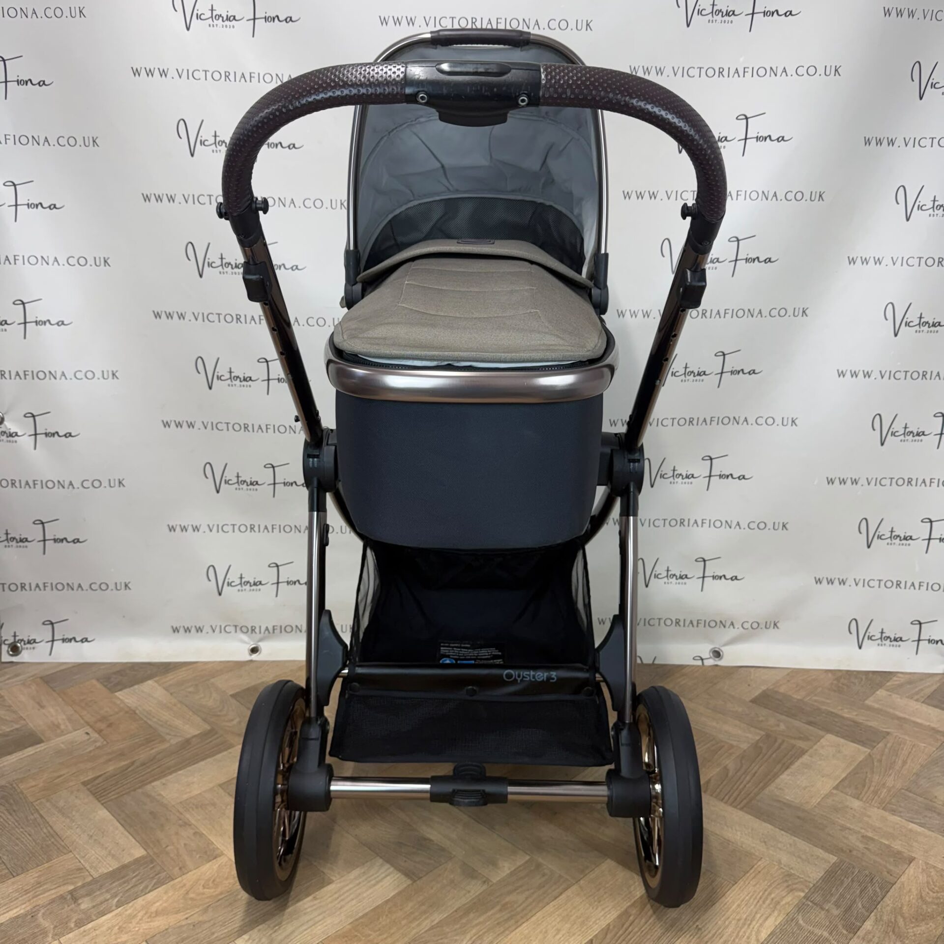 PRELOVED Babystyle Oyster 3 Pushchair & Carrycot with Car Seat & Isofix - Mink - Image 3