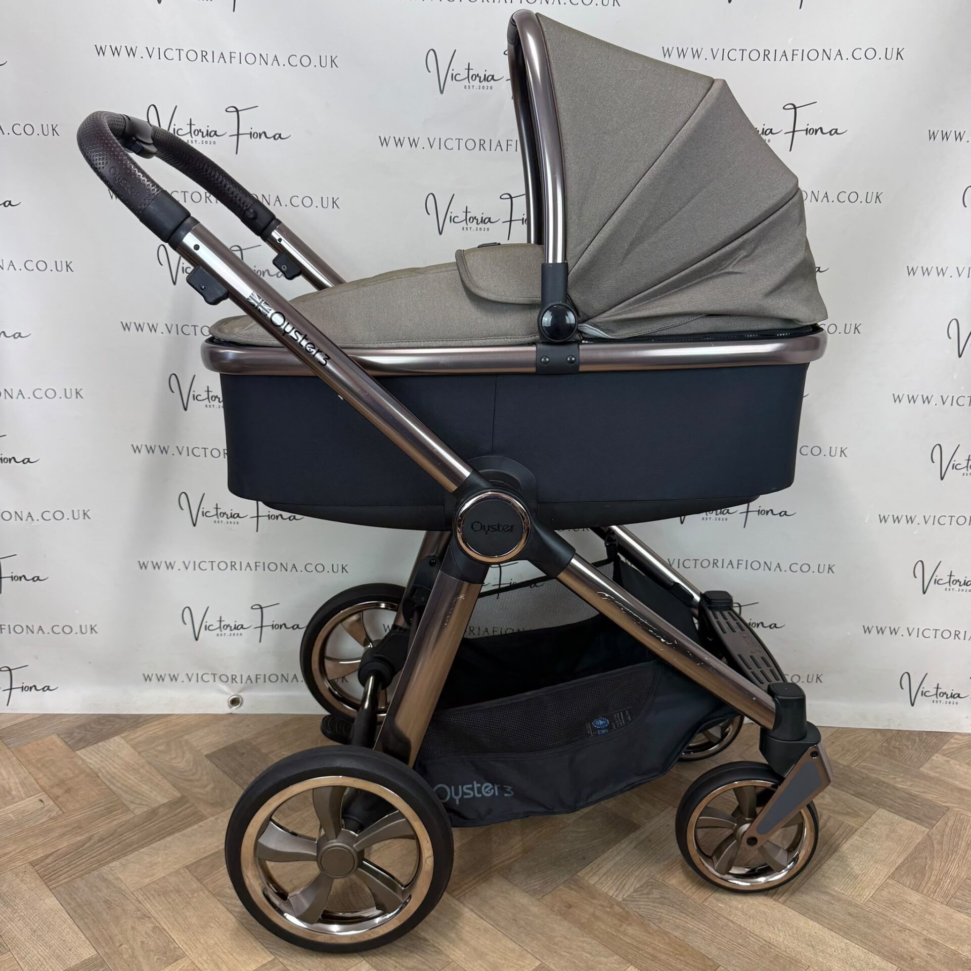 PRELOVED Babystyle Oyster 3 Pushchair & Carrycot with Car Seat & Isofix - Mink - Image 4
