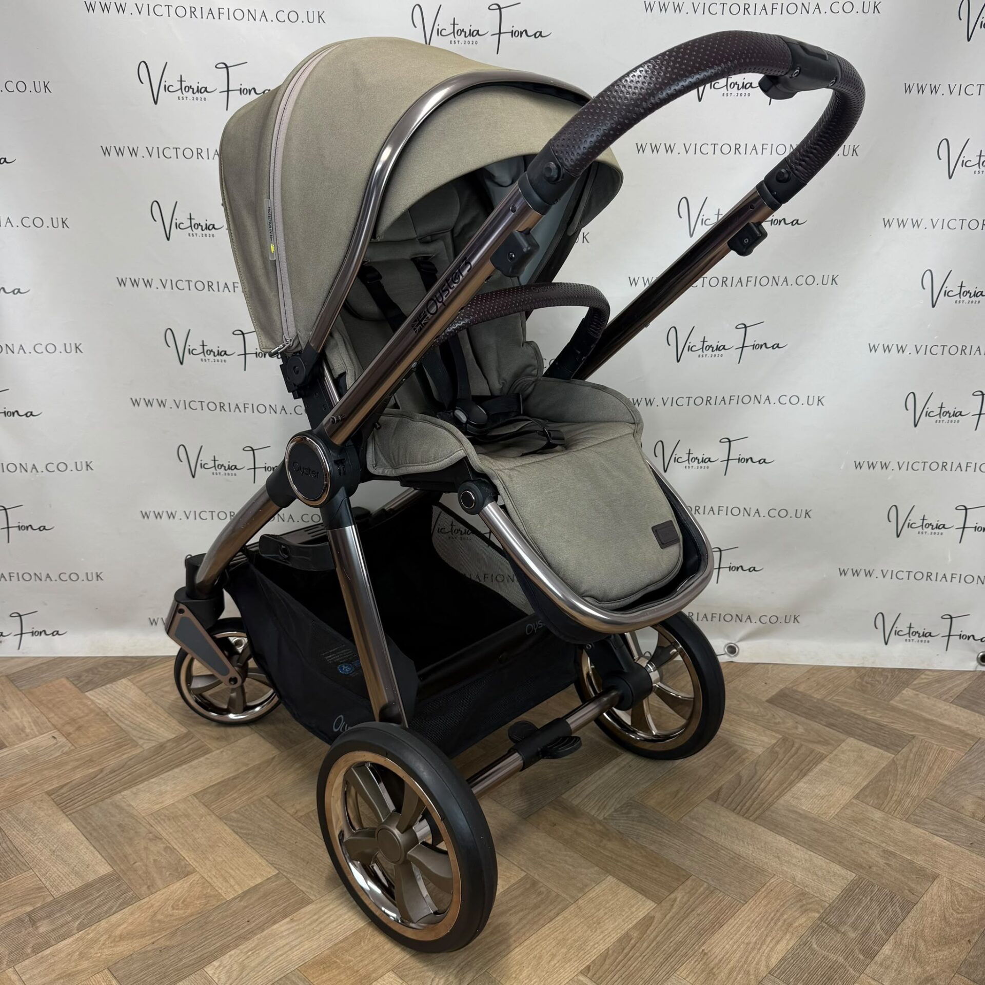 PRELOVED Babystyle Oyster 3 Pushchair & Carrycot with Car Seat & Isofix - Mink - Image 5
