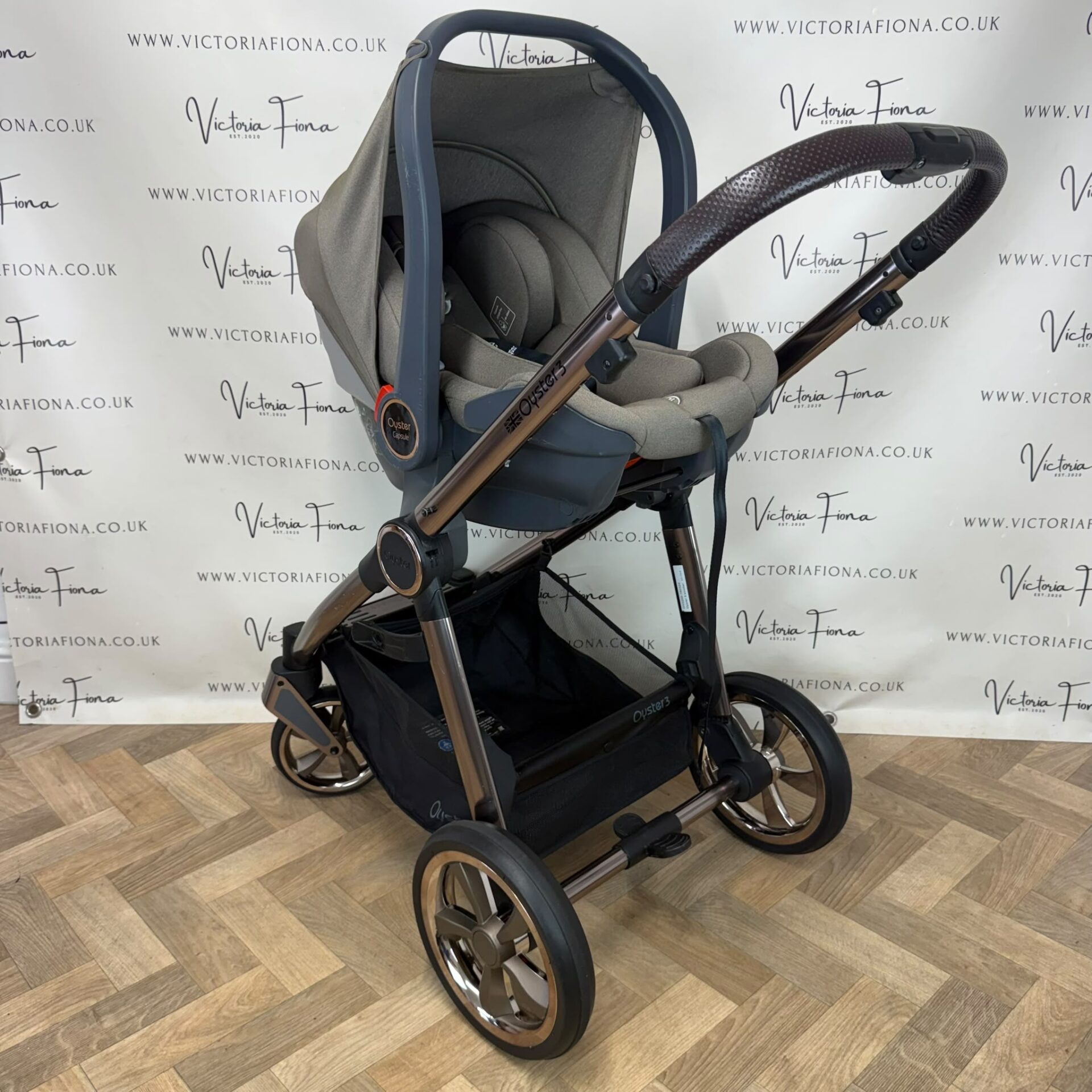 PRELOVED Babystyle Oyster 3 Pushchair & Carrycot with Car Seat & Isofix - Mink - Image 8