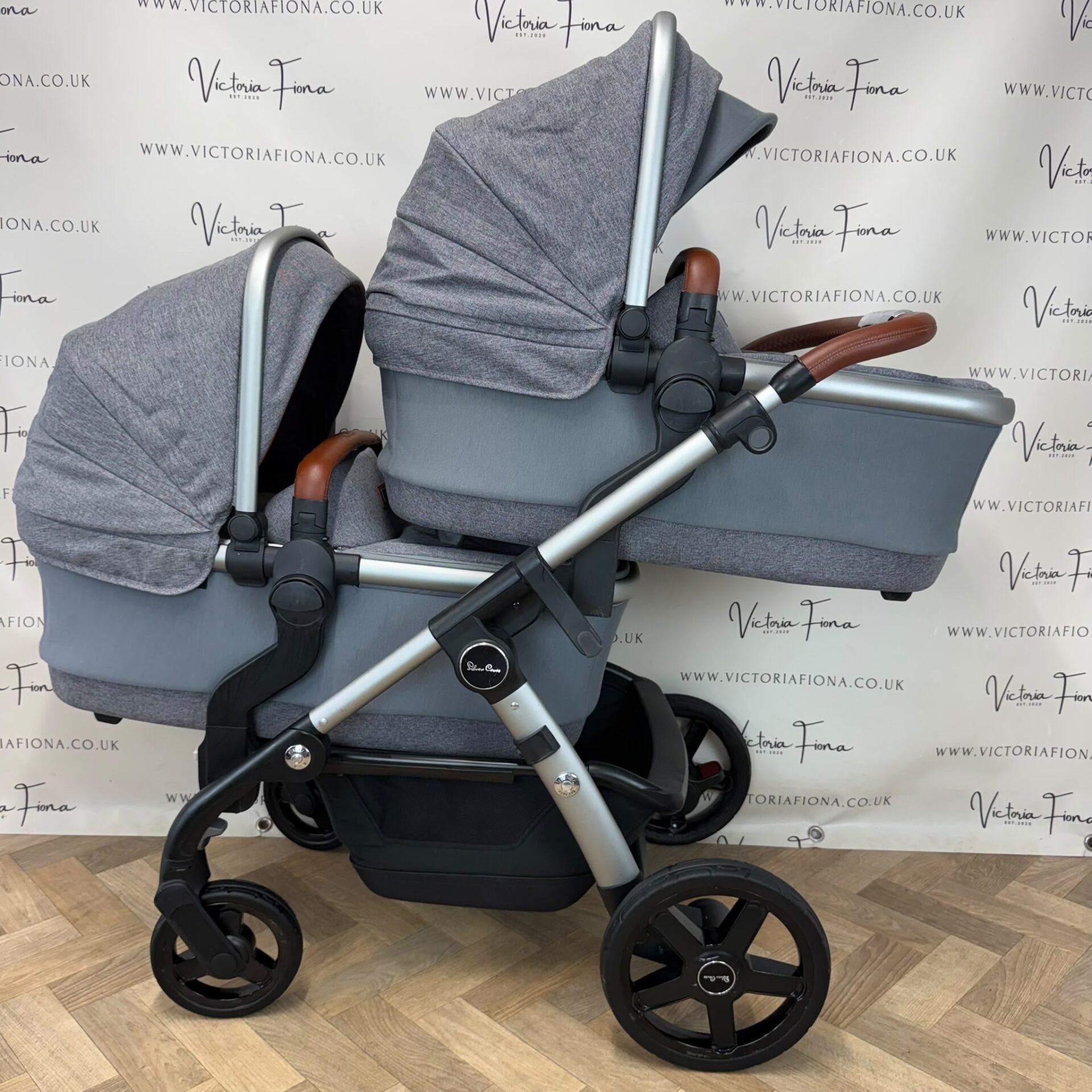 PRELOVED Silver Cross Wave TWIN Double Pushchair & Carrycot - Zinc Grey - Image 2