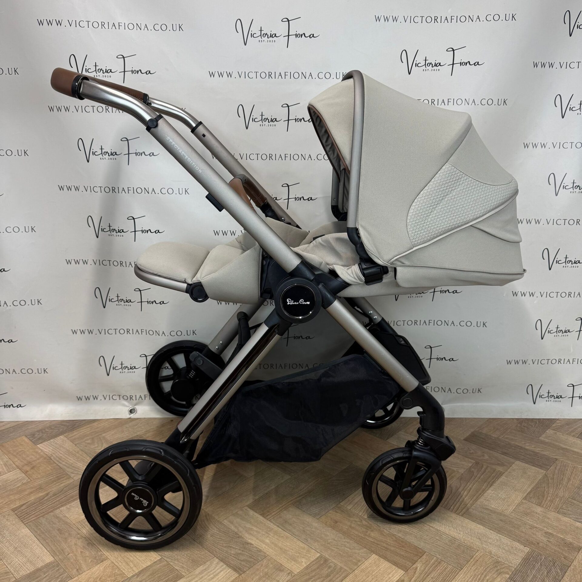 PRELOVED Silver Cross Reef 2 Carrycot & Pushchair with Cybex Cloud T and Isofix - Frappe - Image 7