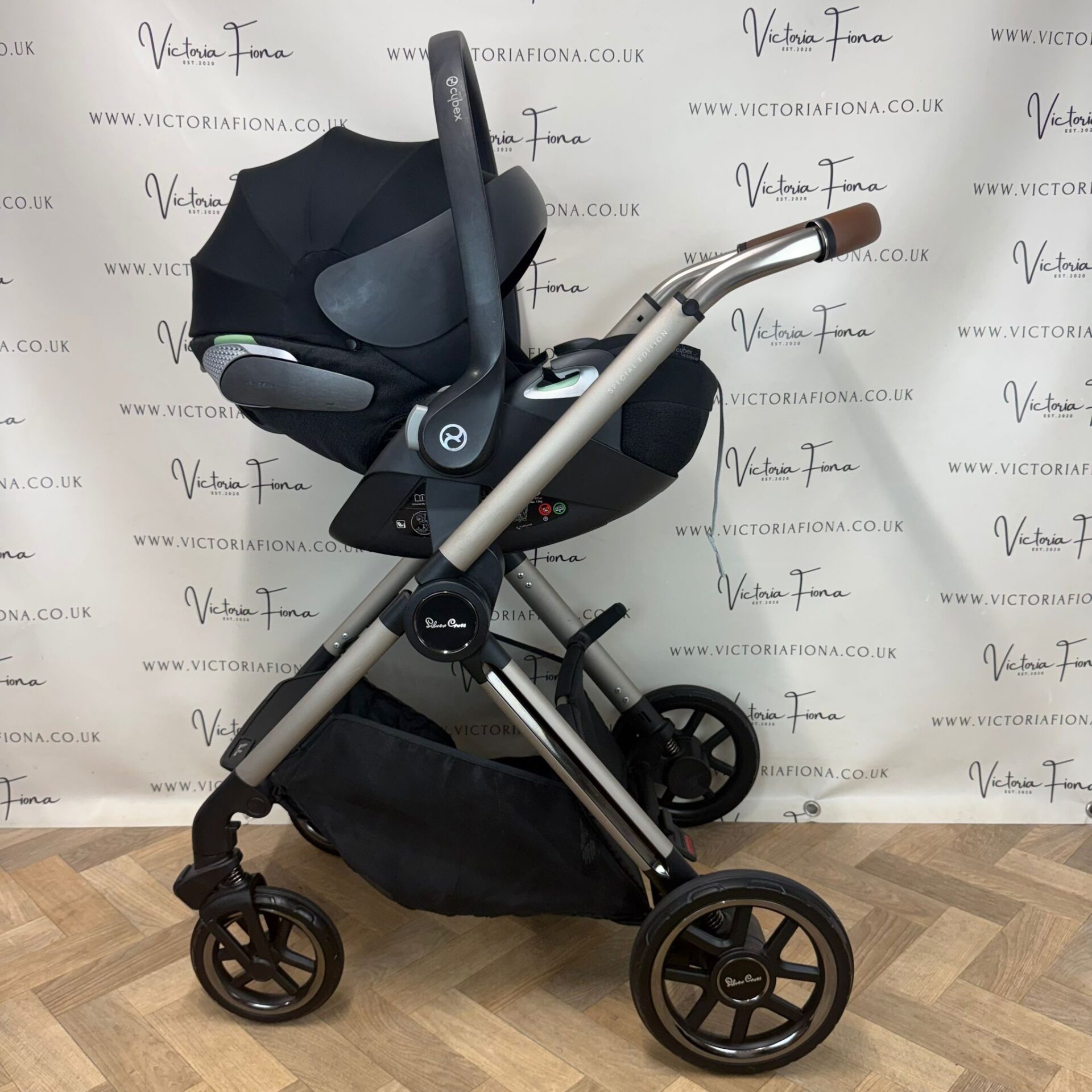 PRELOVED Silver Cross Reef 2 Carrycot & Pushchair with Cybex Cloud T and Isofix - Frappe - Image 8
