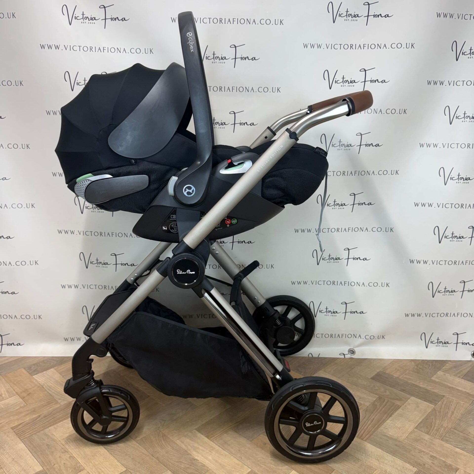 PRELOVED Silver Cross Reef 2 Carrycot & Pushchair with Cybex Cloud T and Isofix - Frappe - Image 9