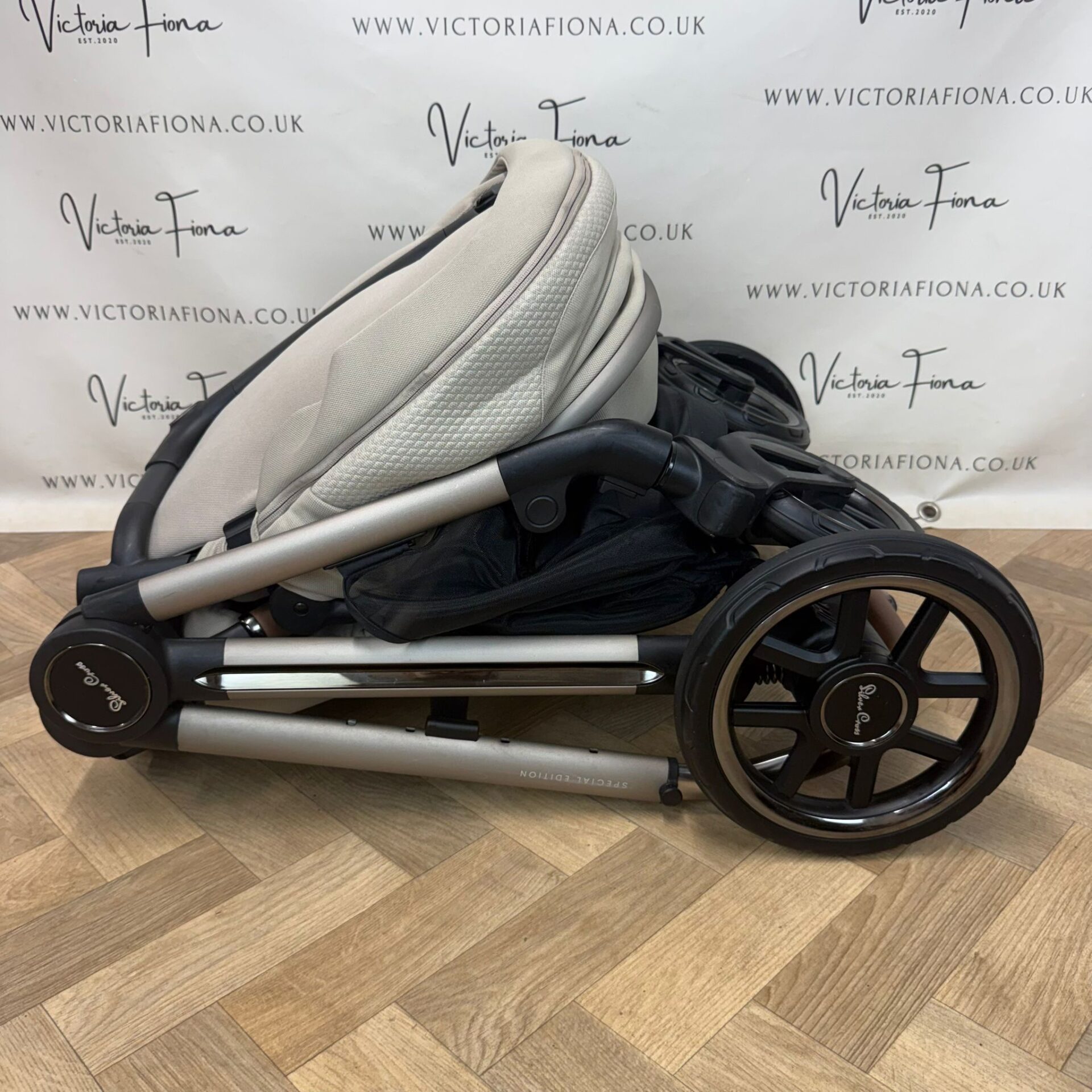 PRELOVED Silver Cross Reef 2 Carrycot & Pushchair with Cybex Cloud T and Isofix - Frappe - Image 10