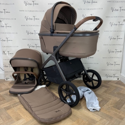 PRELOVED Silver Cross Cove Carrycot & Pushchair - Maple