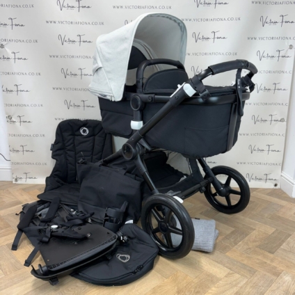 PRELOVED Bugaboo Fox 3 Pushchair & Carrycot with Accessories – Misty White & Black