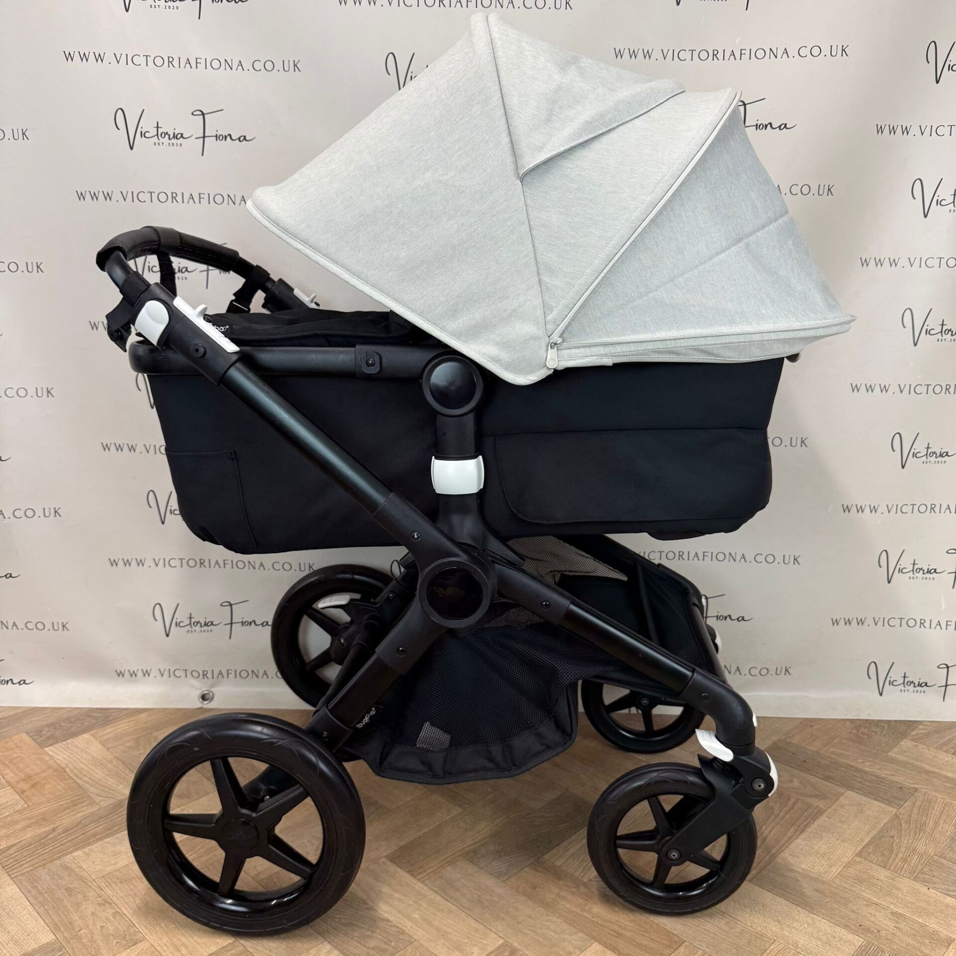 PRELOVED Bugaboo Fox 3 Pushchair & Carrycot with Accessories – Misty White & Black - Image 5