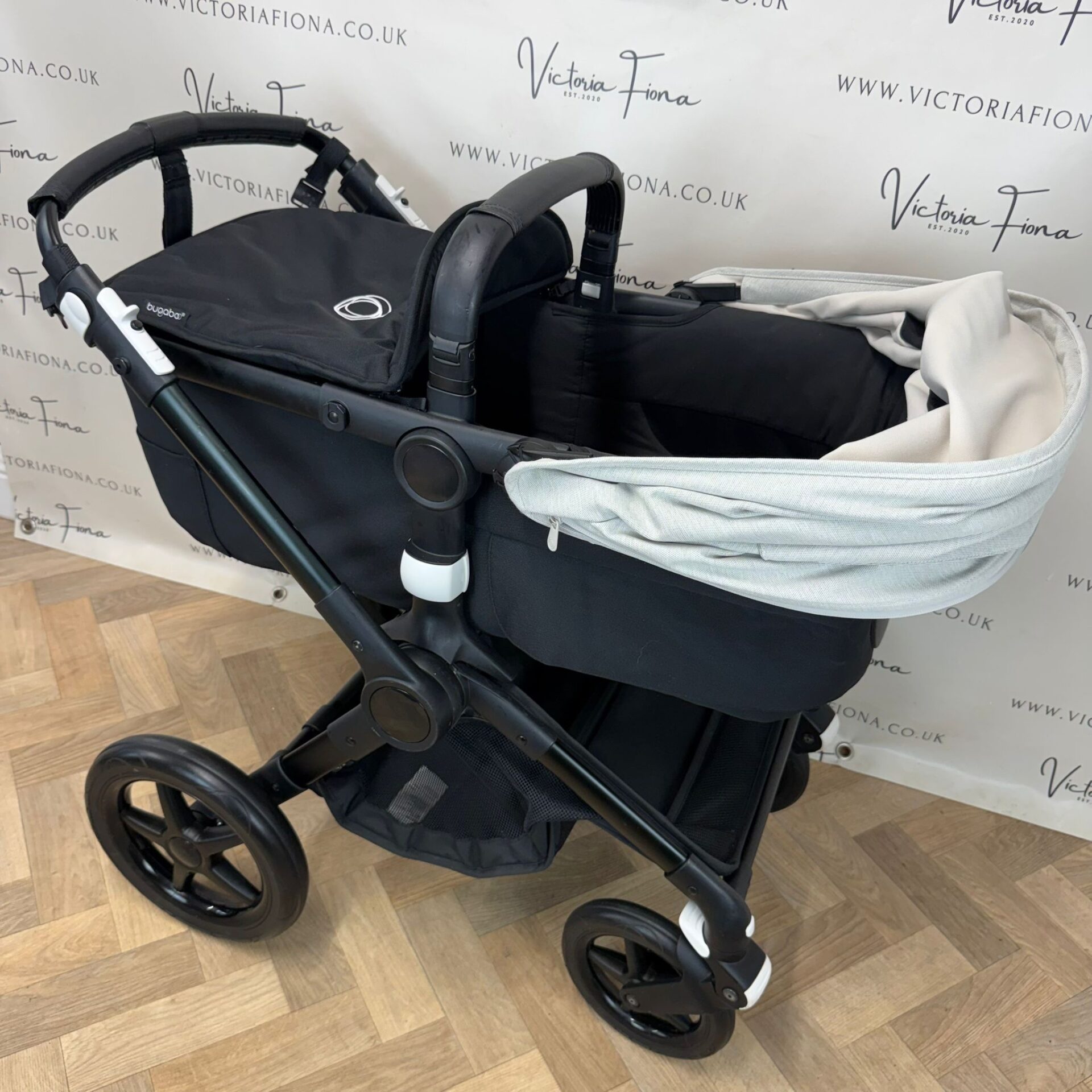 PRELOVED Bugaboo Fox 3 Pushchair & Carrycot with Accessories – Misty White & Black - Image 6