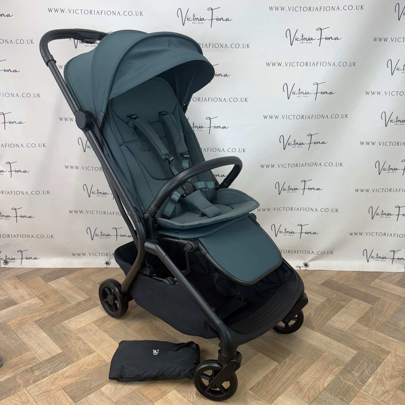 EX DISPLAY Silver Cross Nia - Cabin Approved Compact Stroller - Conifer Green