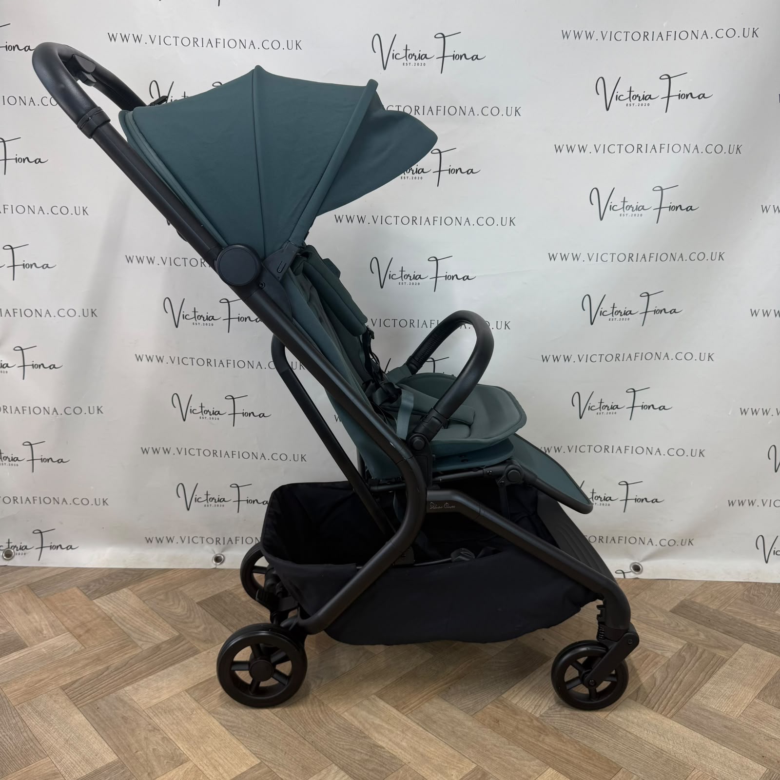 EX DISPLAY Silver Cross Nia - Cabin Approved Compact Stroller - Conifer Green - Image 2