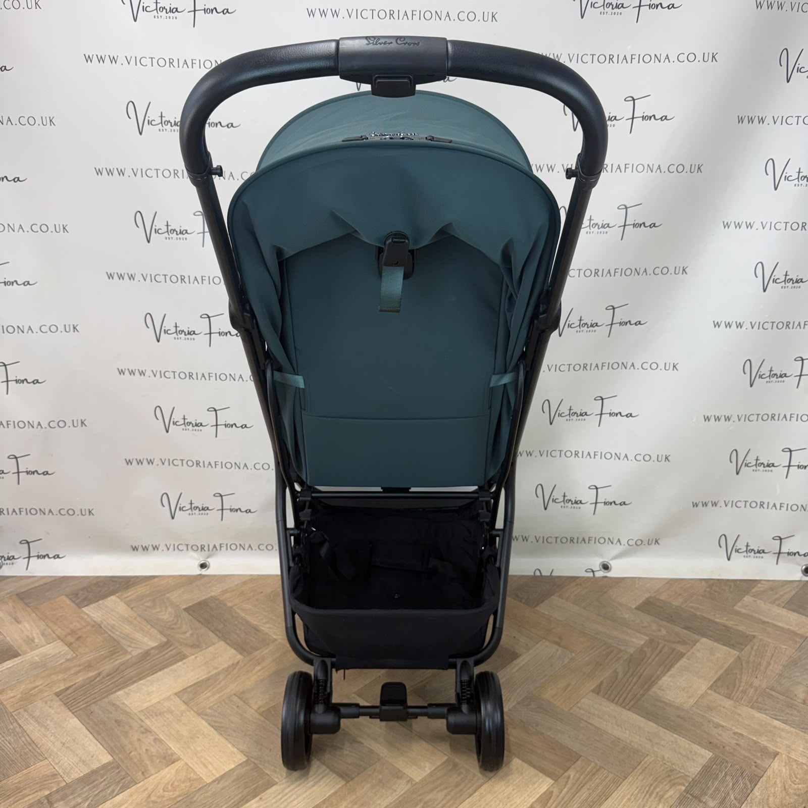 EX DISPLAY Silver Cross Nia - Cabin Approved Compact Stroller - Conifer Green - Image 3
