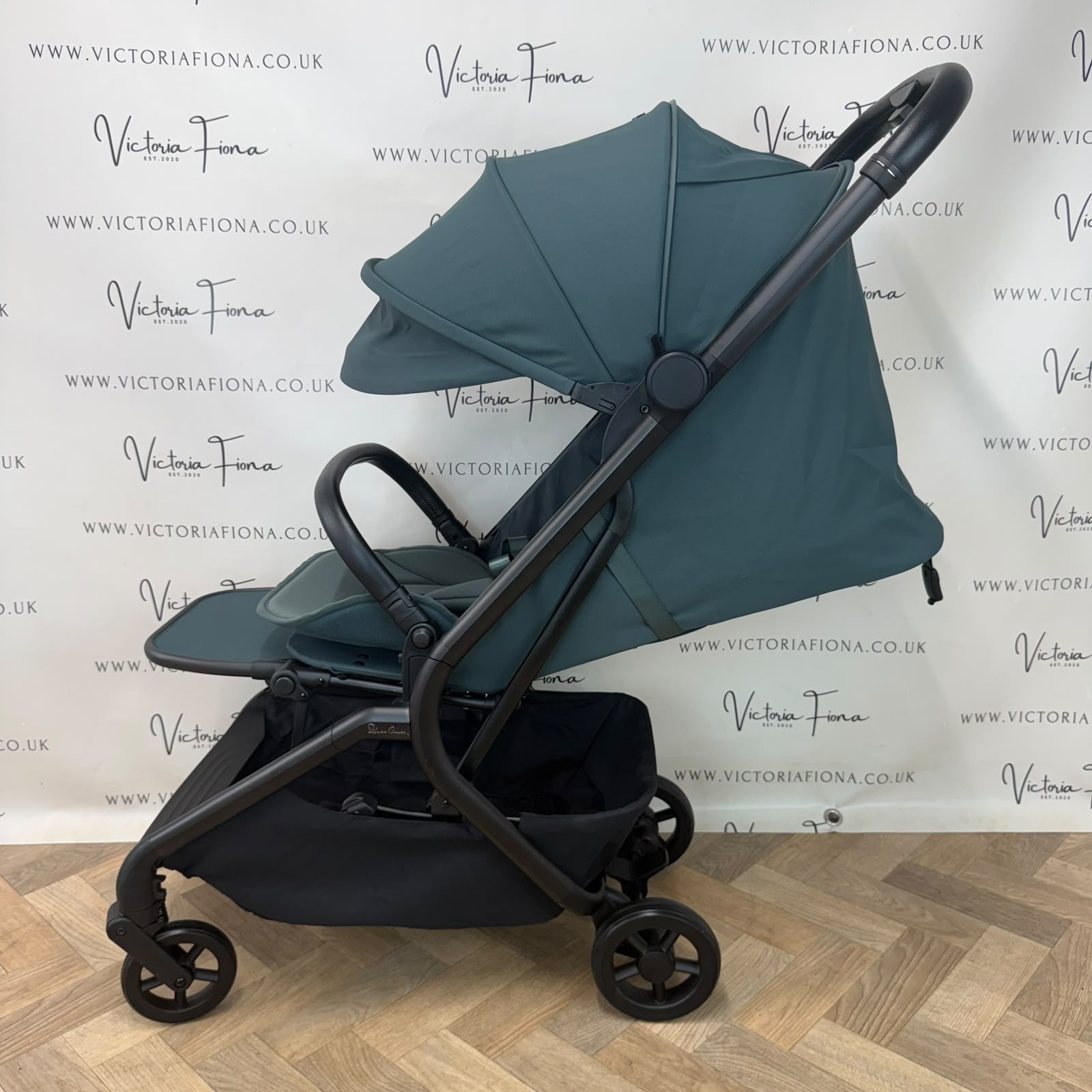 EX DISPLAY Silver Cross Nia - Cabin Approved Compact Stroller - Conifer Green - Image 5