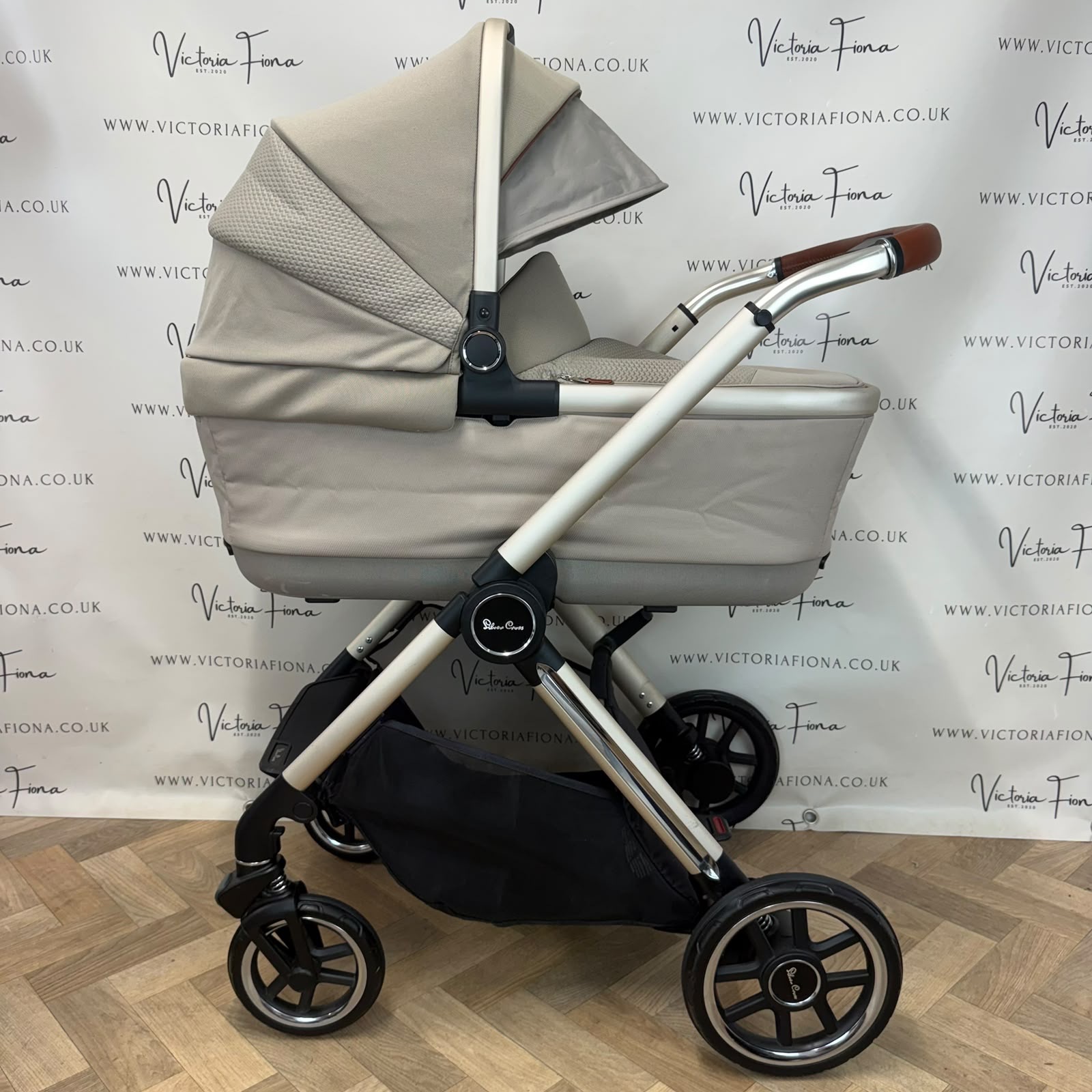 PRELOVED Silver Cross Reef Carrycot & Pushchair with Maxi Cosi Pebble 360 & Isofix - Stone - Image 2