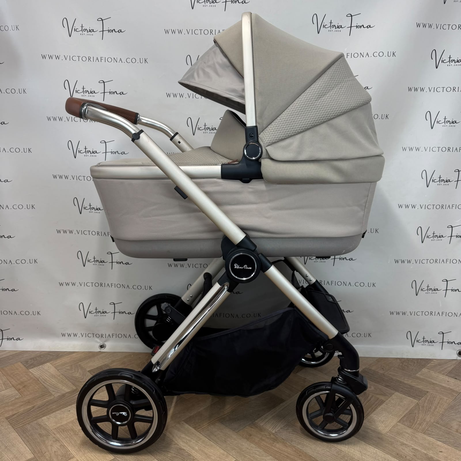 PRELOVED Silver Cross Reef Carrycot & Pushchair with Maxi Cosi Pebble 360 & Isofix - Stone - Image 3