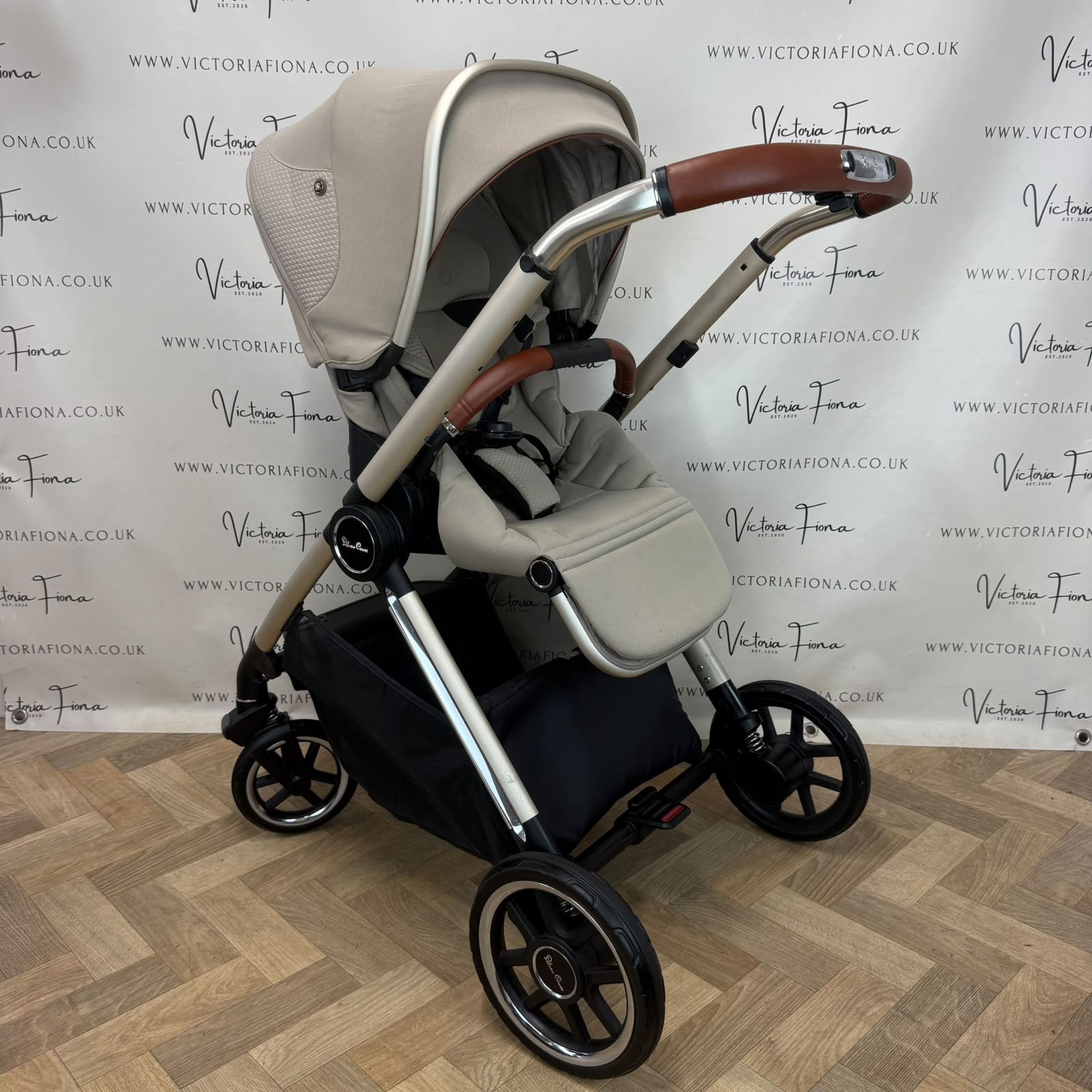 PRELOVED Silver Cross Reef Carrycot & Pushchair with Maxi Cosi Pebble 360 & Isofix - Stone - Image 4