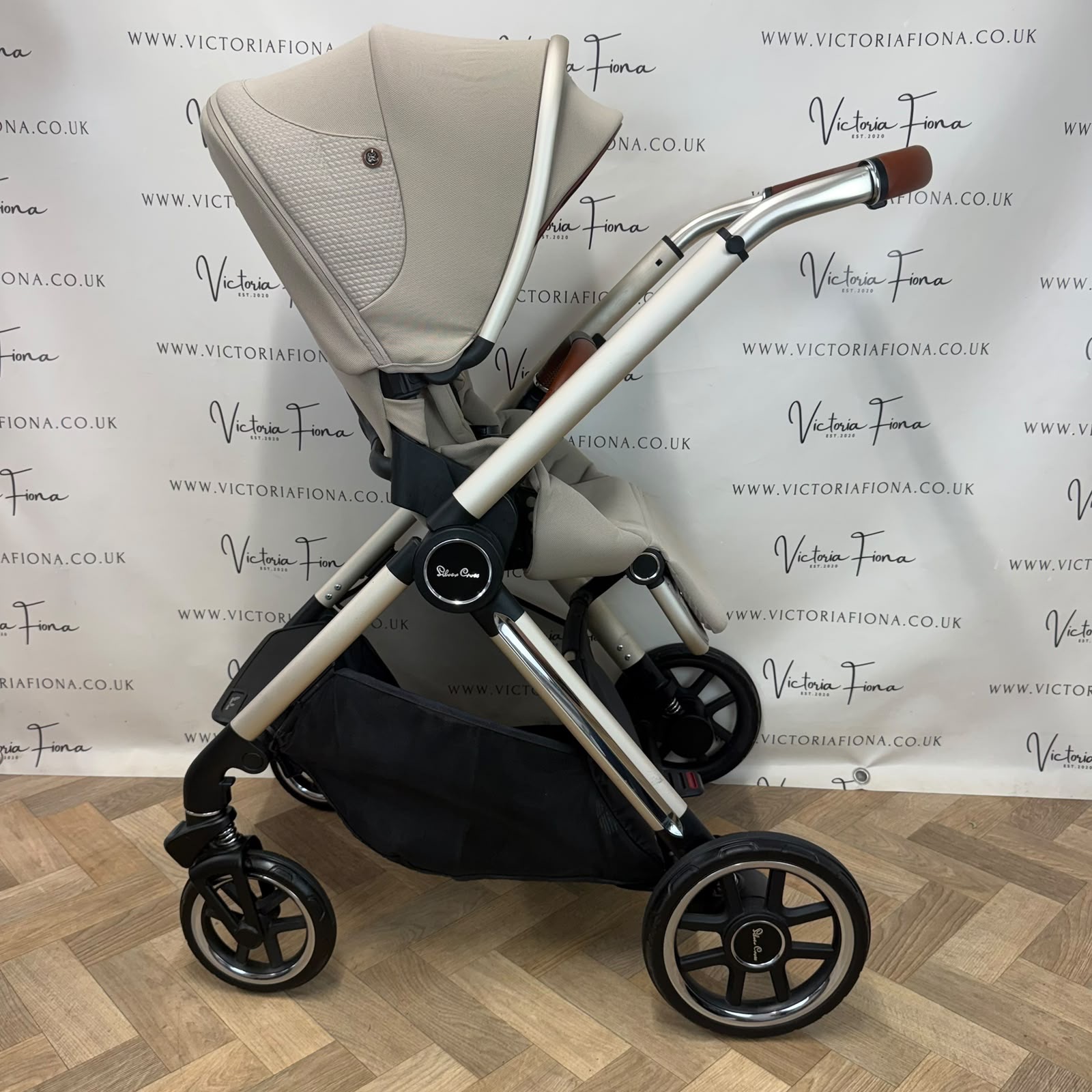 PRELOVED Silver Cross Reef Carrycot & Pushchair with Maxi Cosi Pebble 360 & Isofix - Stone - Image 5