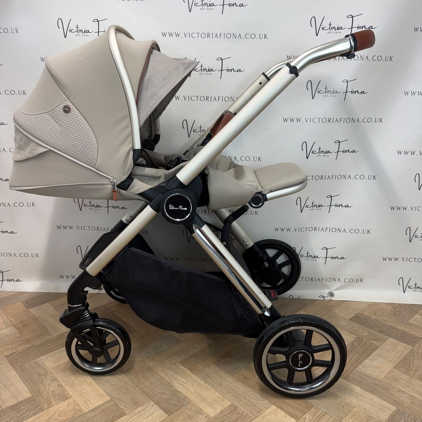 PRELOVED Silver Cross Reef Carrycot & Pushchair with Maxi Cosi Pebble 360 & Isofix - Stone - Image 6