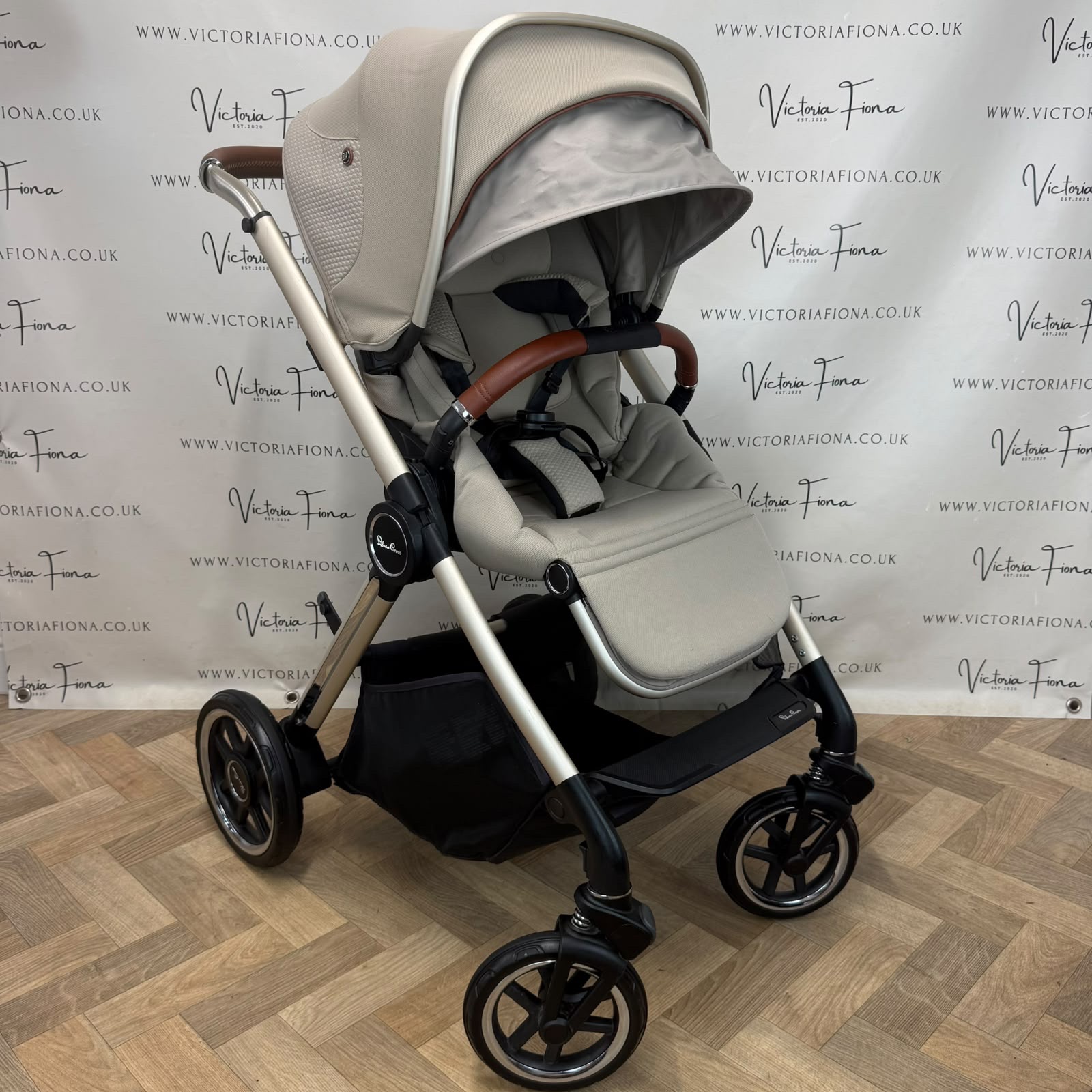 PRELOVED Silver Cross Reef Carrycot & Pushchair with Maxi Cosi Pebble 360 & Isofix - Stone - Image 7