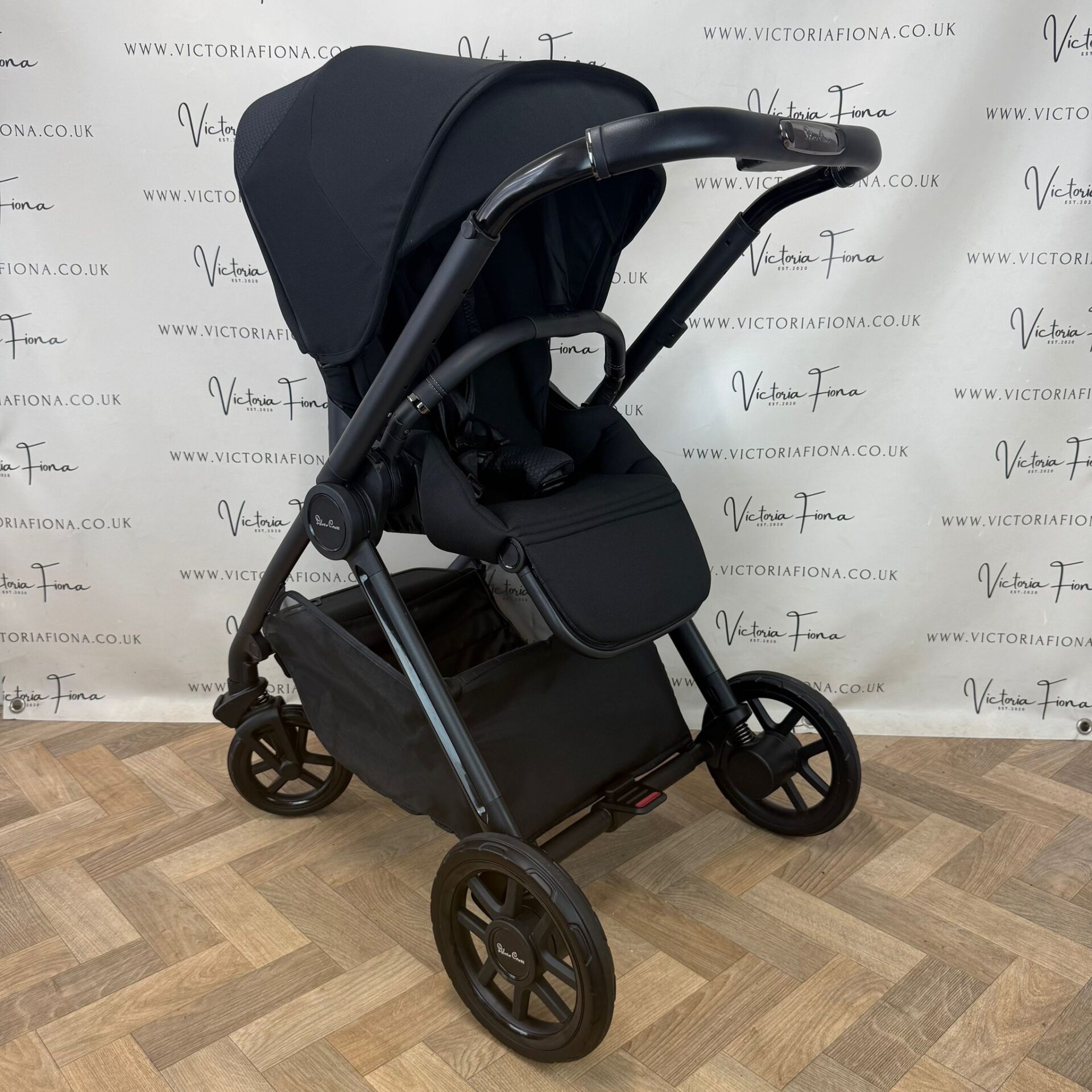 PRELOVED Silver Cross Reef 2 Carrycot & Pushchair with Maxi Cosi Pebble 360 and Isofix - Space Black - Image 6