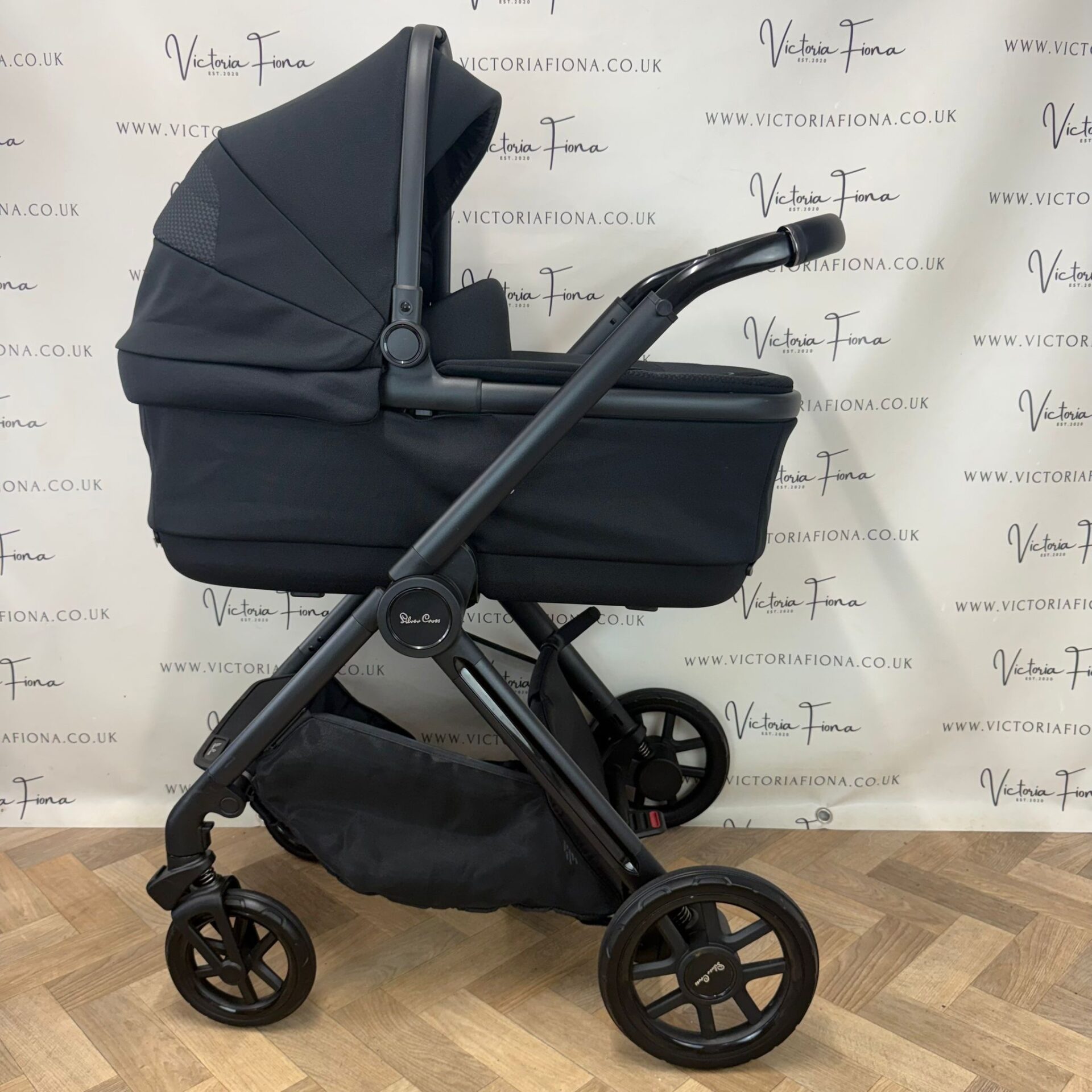 PRELOVED Silver Cross Reef 2 Carrycot & Pushchair with Maxi Cosi Pebble 360 and Isofix - Space Black - Image 4
