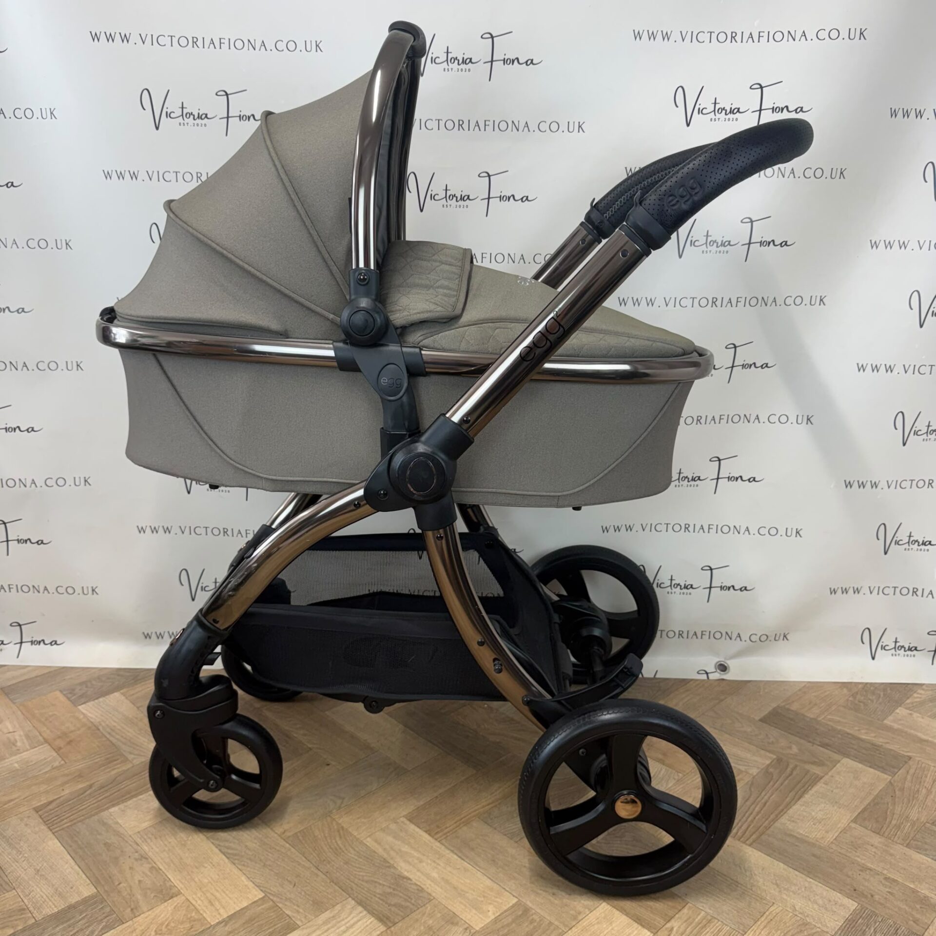 PRELOVED Egg 2 Pushchair & Carrycot with Maxi Cosi Pebble 360 Pro & Slide 360 Isofix - Mink - Image 2