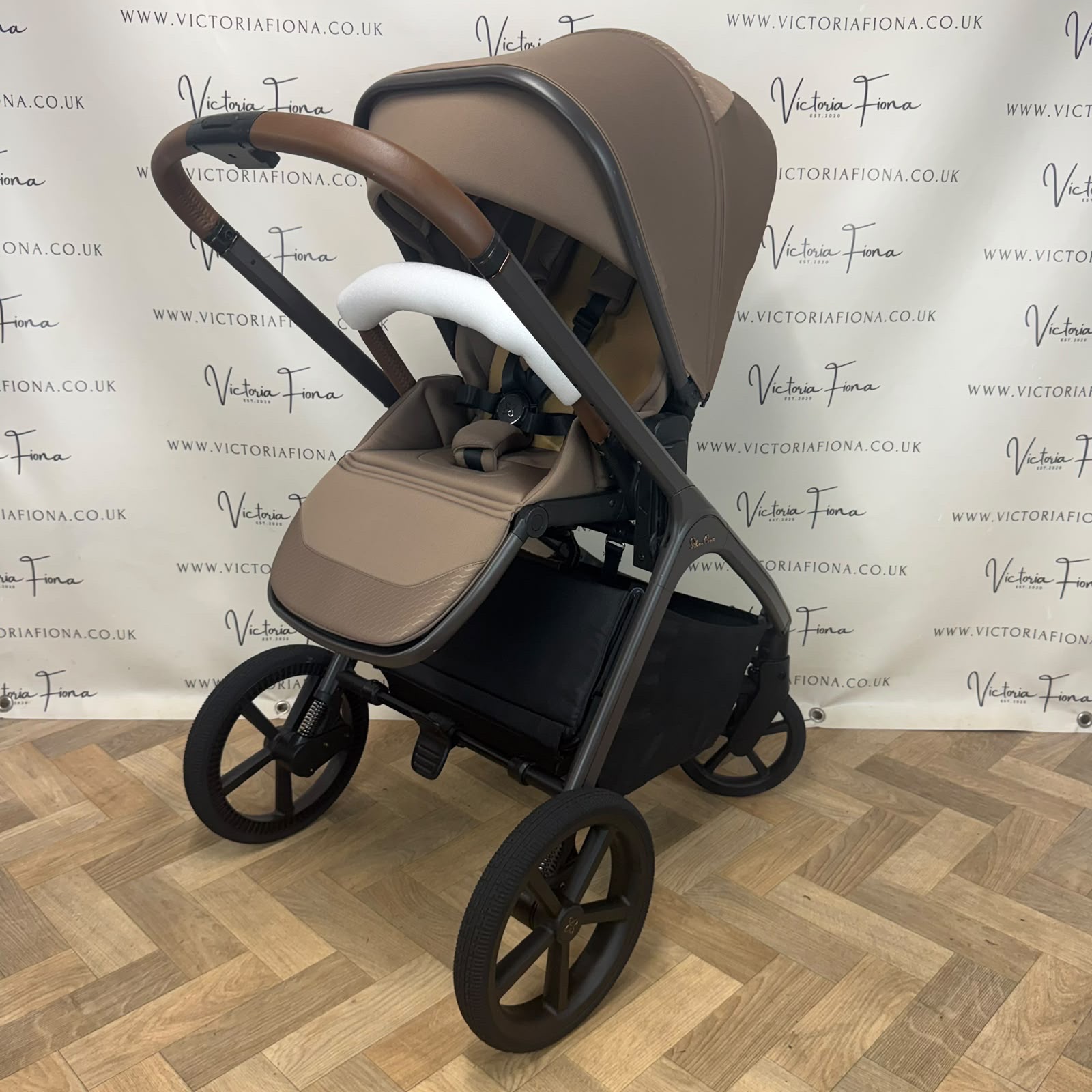 PRELOVED Silver Cross Cove Carrycot & Pushchair - Maple π - Image 9