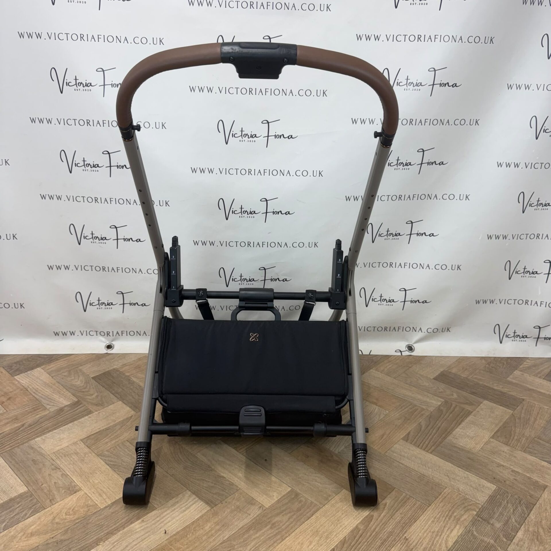 PRELOVED Silver Cross Cove Chassis - Champagne - Image 3