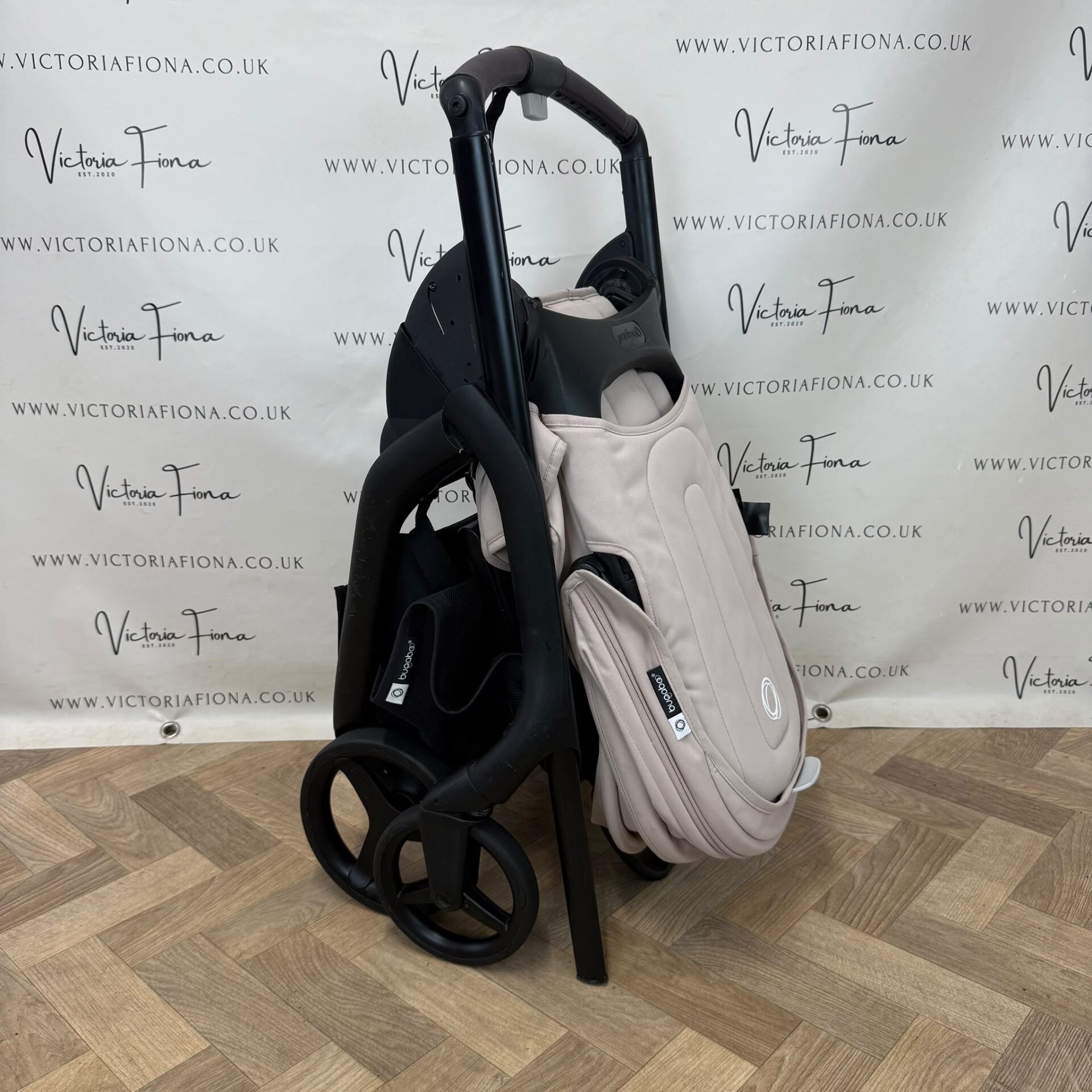 PRELOVED Bugaboo Dragonfly Carrycot & Pushchair with accessories - Desert Taupe - Image 10