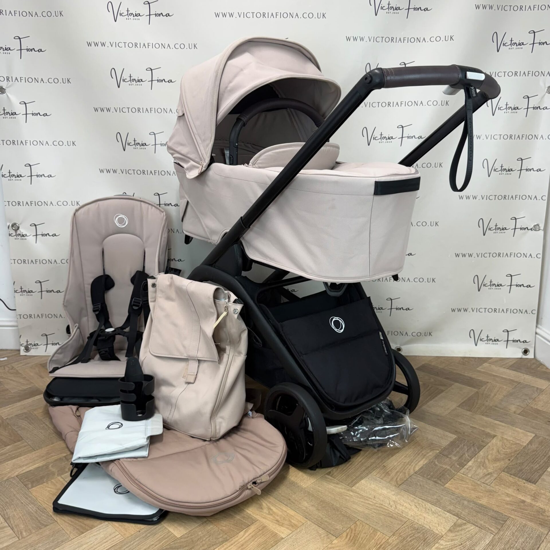 PRELOVED Bugaboo Dragonfly Carrycot & Pushchair with accessories - Desert Taupe