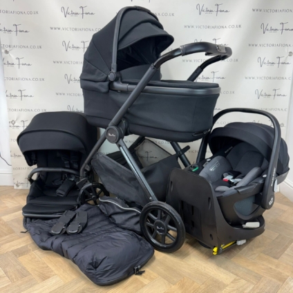PRELOVED Silver Cross Reef 2 Carrycot & Pushchair with Maxi Cosi Pebble 360 and Isofix - Space Black
