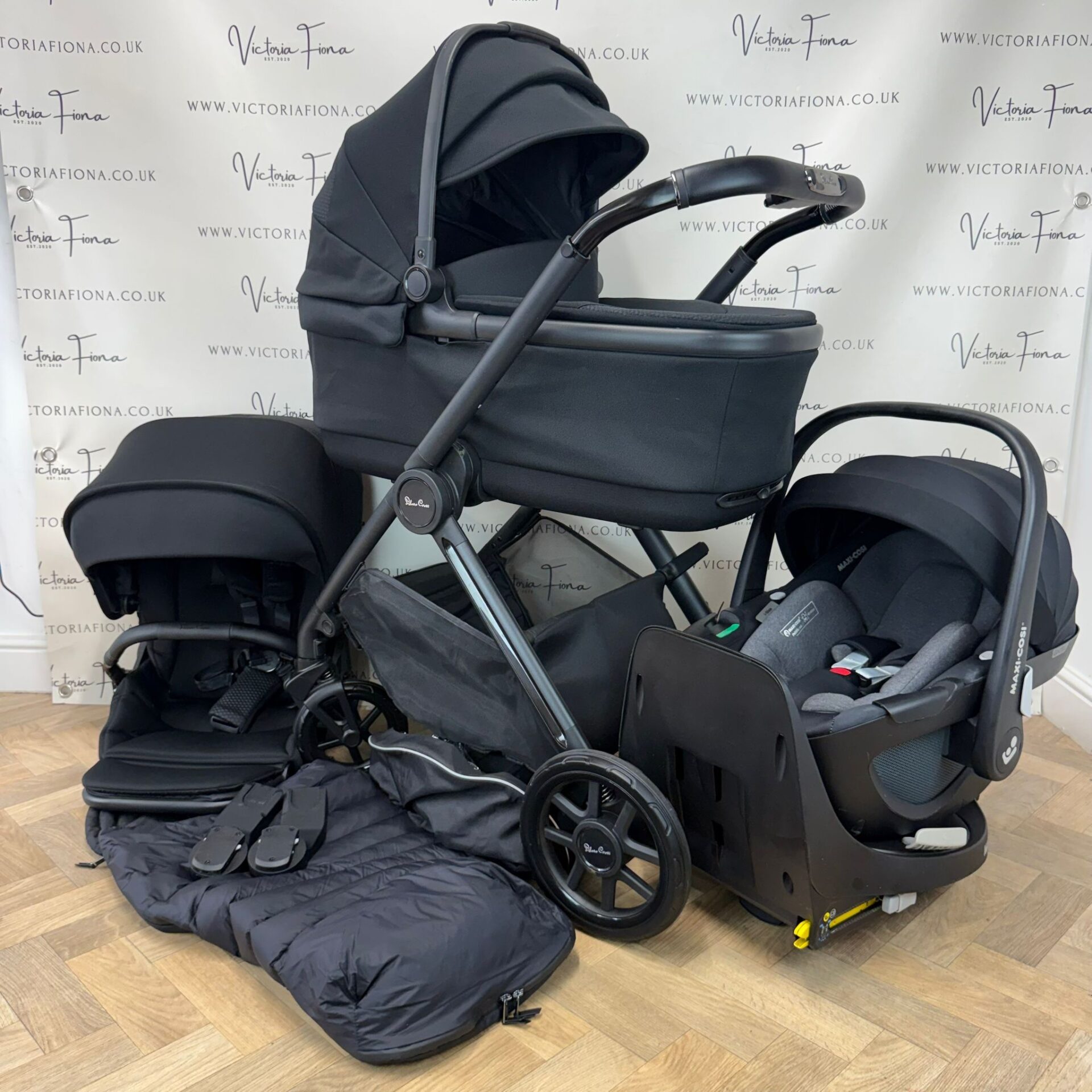 PRELOVED Silver Cross Reef 2 Carrycot & Pushchair with Maxi Cosi Pebble 360 and Isofix - Space Black