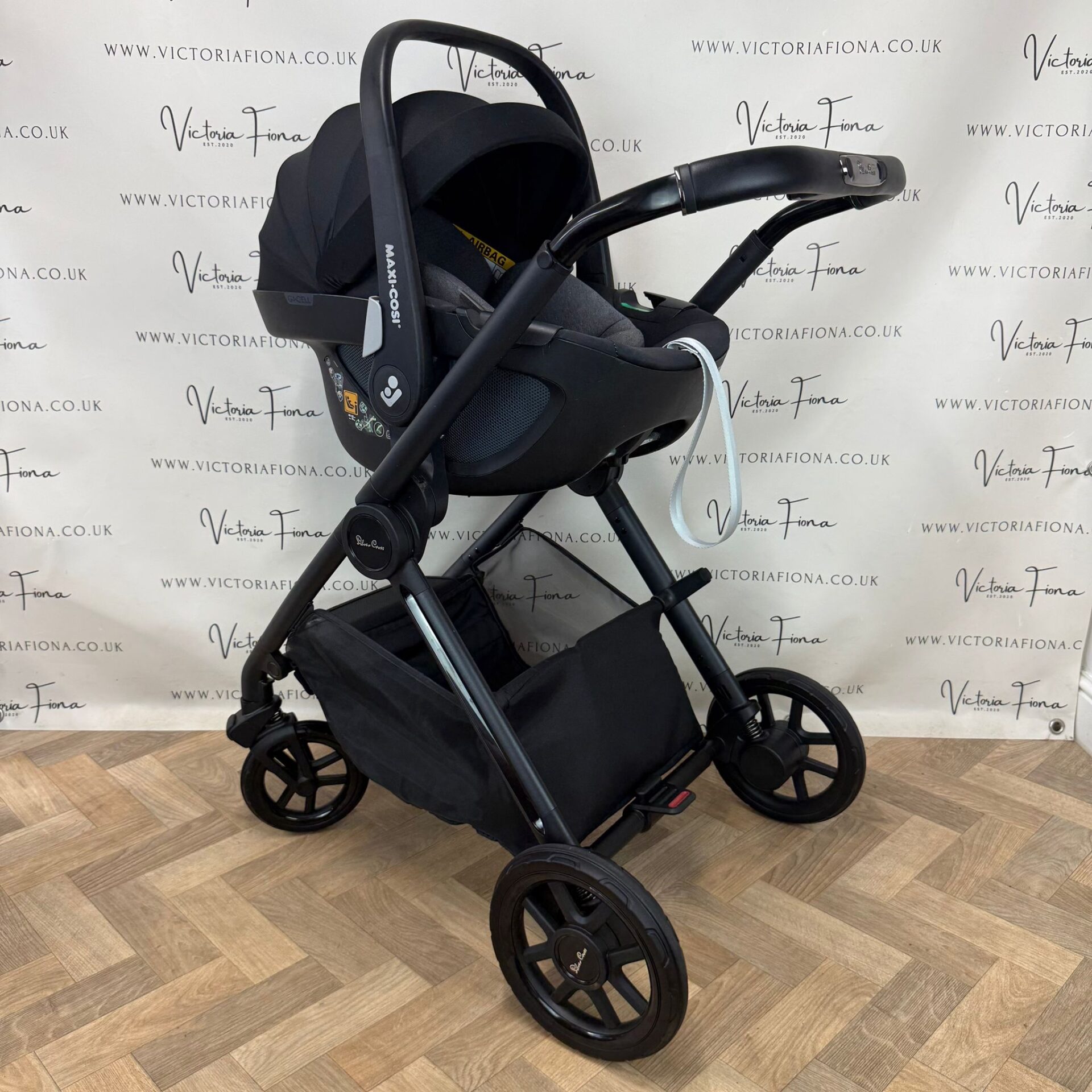 PRELOVED Silver Cross Reef 2 Carrycot & Pushchair with Maxi Cosi Pebble 360 and Isofix - Space Black - Image 9