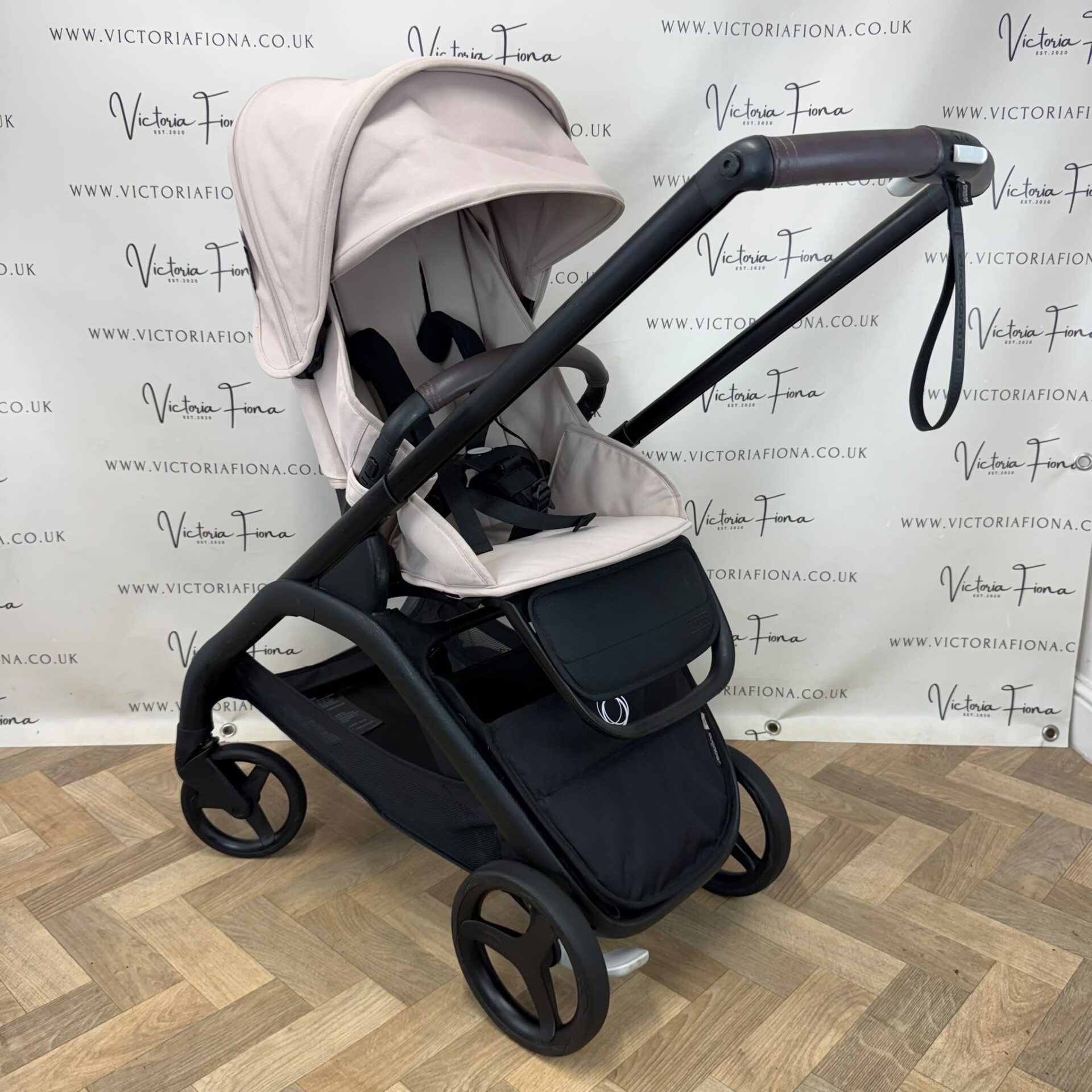 PRELOVED Bugaboo Dragonfly Carrycot & Pushchair with accessories - Desert Taupe - Image 6