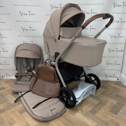 EX DISPLAY Silver Cross Breez Carrycot & Pushchair - Champagne