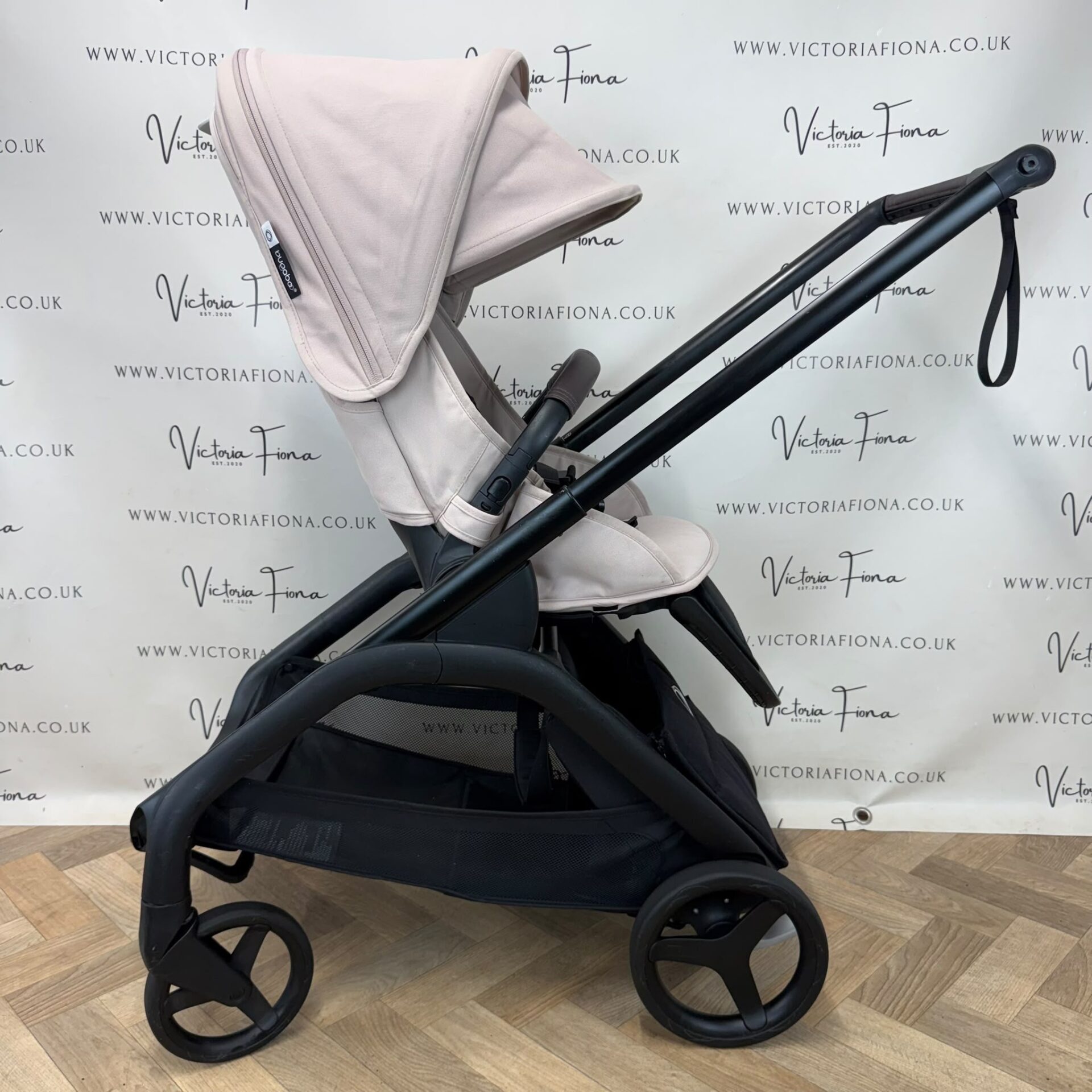 PRELOVED Bugaboo Dragonfly Carrycot & Pushchair with accessories - Desert Taupe - Image 7