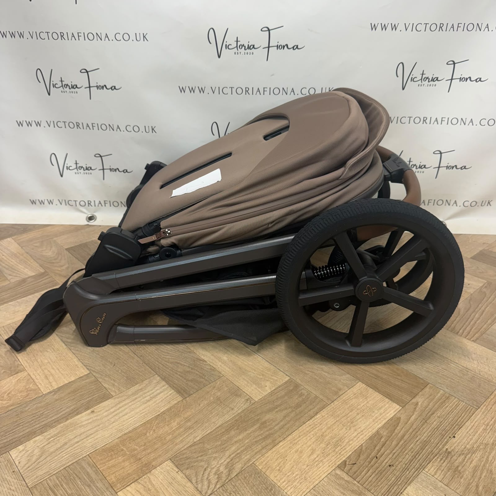 PRELOVED Silver Cross Cove Carrycot & Pushchair - Maple π - Image 10