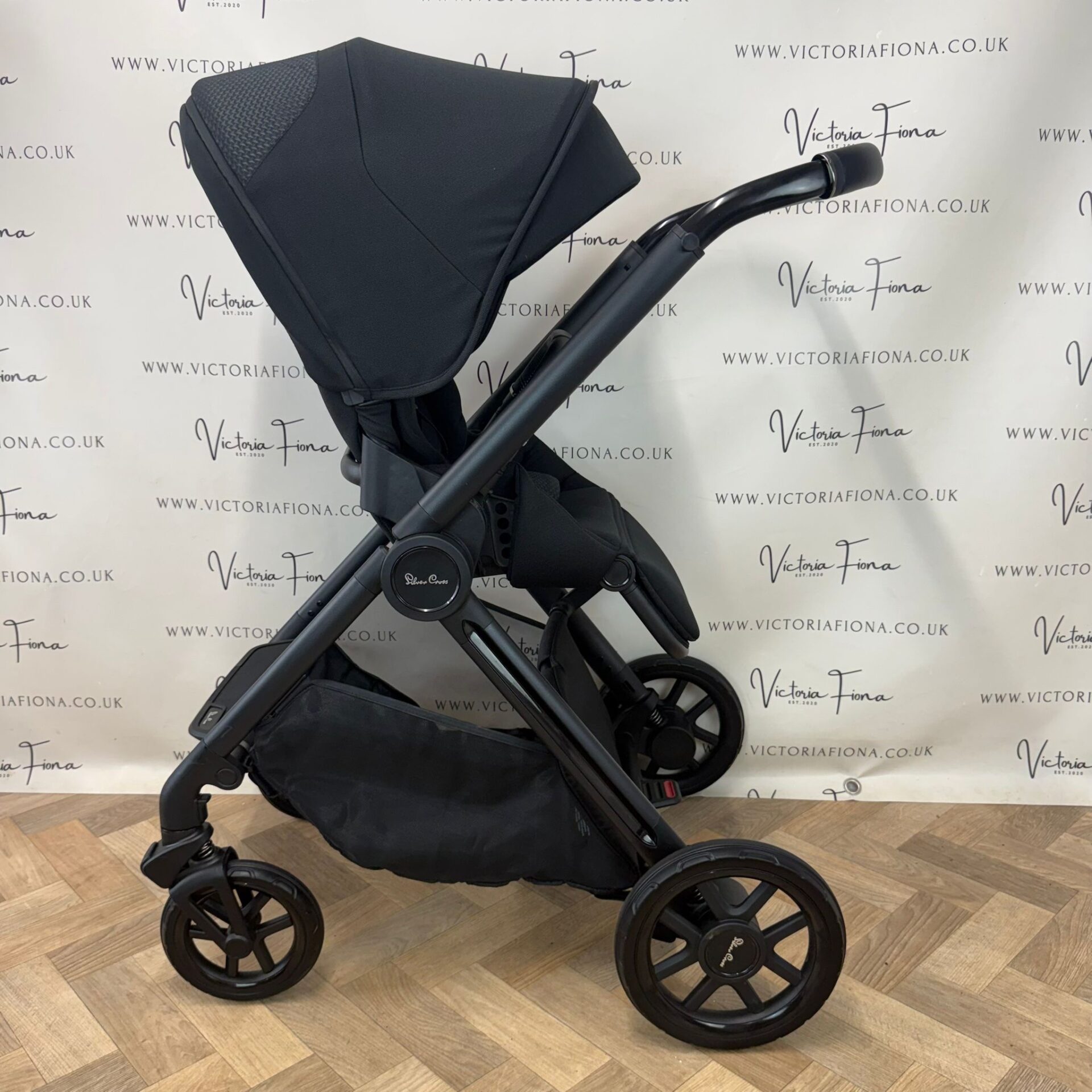 PRELOVED Silver Cross Reef 2 Carrycot & Pushchair with Maxi Cosi Pebble 360 and Isofix - Space Black - Image 5