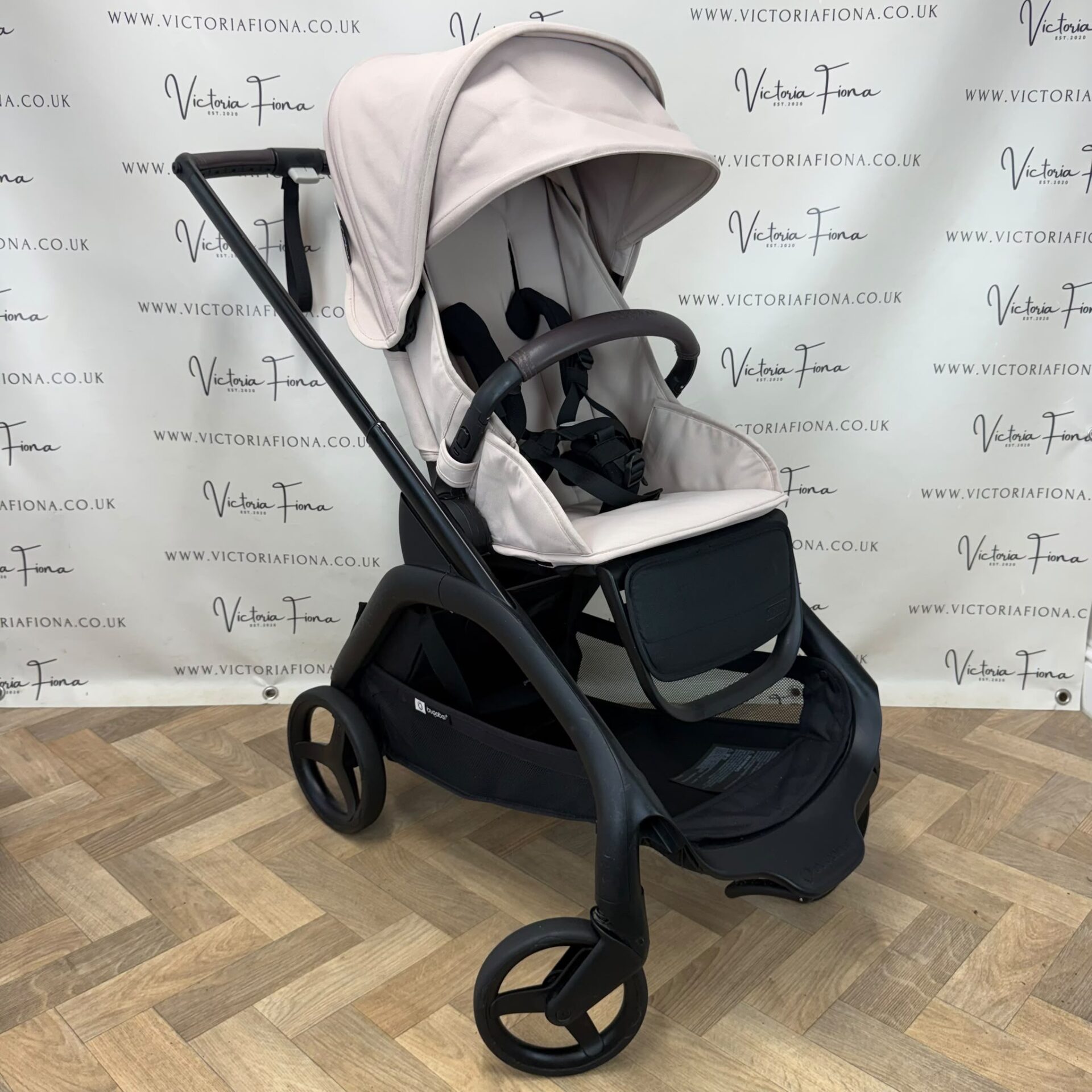 PRELOVED Bugaboo Dragonfly Carrycot & Pushchair with accessories - Desert Taupe - Image 9