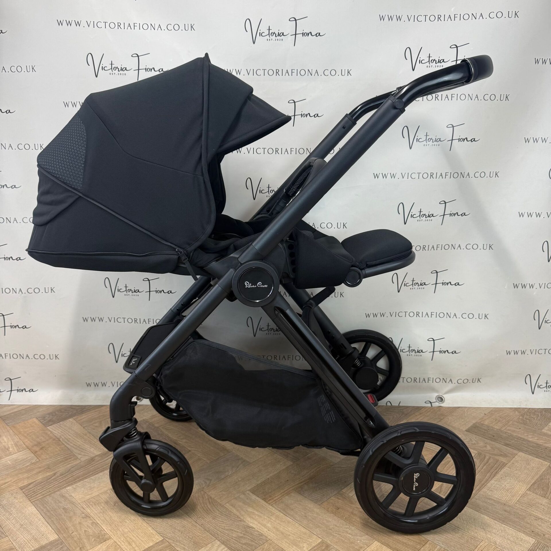 PRELOVED Silver Cross Reef 2 Carrycot & Pushchair with Maxi Cosi Pebble 360 and Isofix - Space Black - Image 7